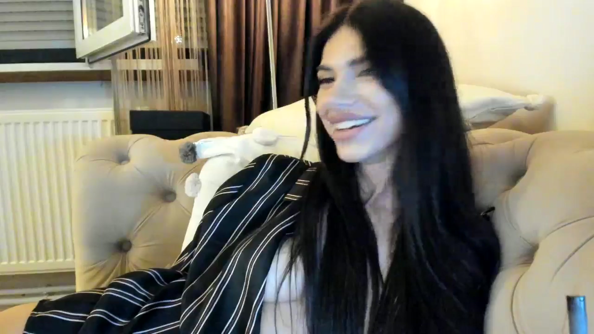 Gallery image thumbnail from SashaLopez's myfreecams stream on, 08/16/2024, 22:17 image 2 of 20