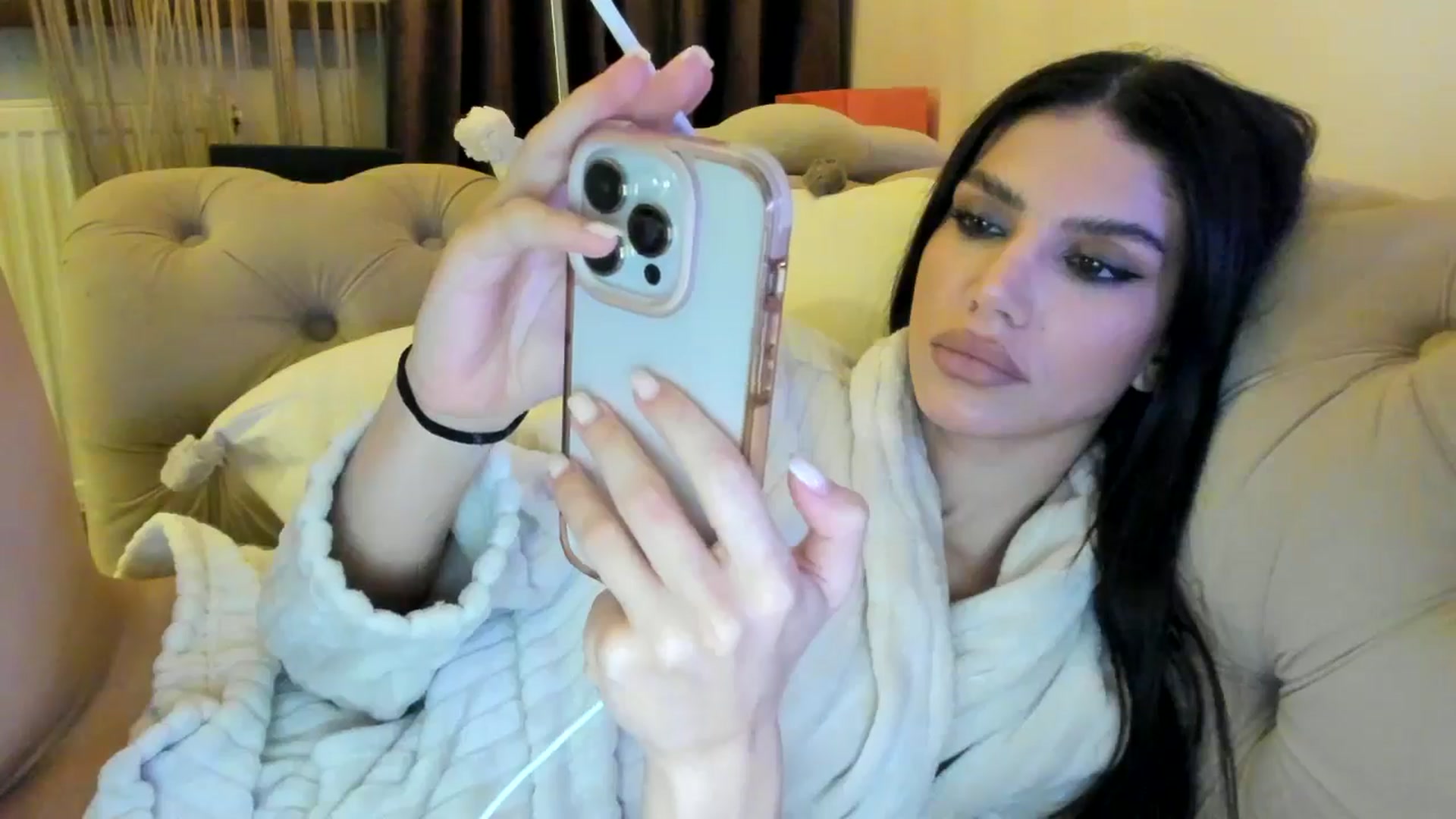 Gallery image thumbnail from SashaLopez's myfreecams stream on, 09/27/2024, 23:19 image 13 of 20