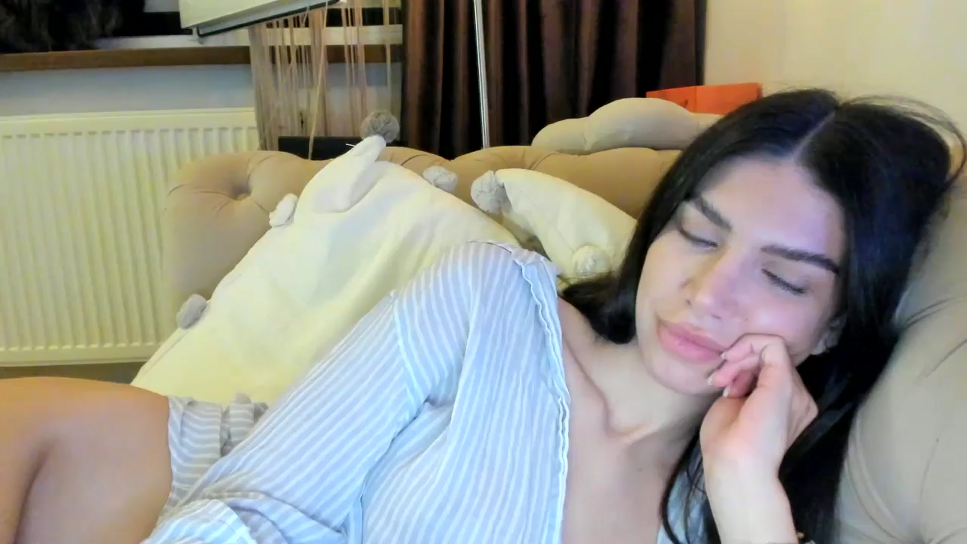 Gallery image thumbnail from SashaLopez's myfreecams stream on, 09/29/2024, 24:06 image 14 of 20
