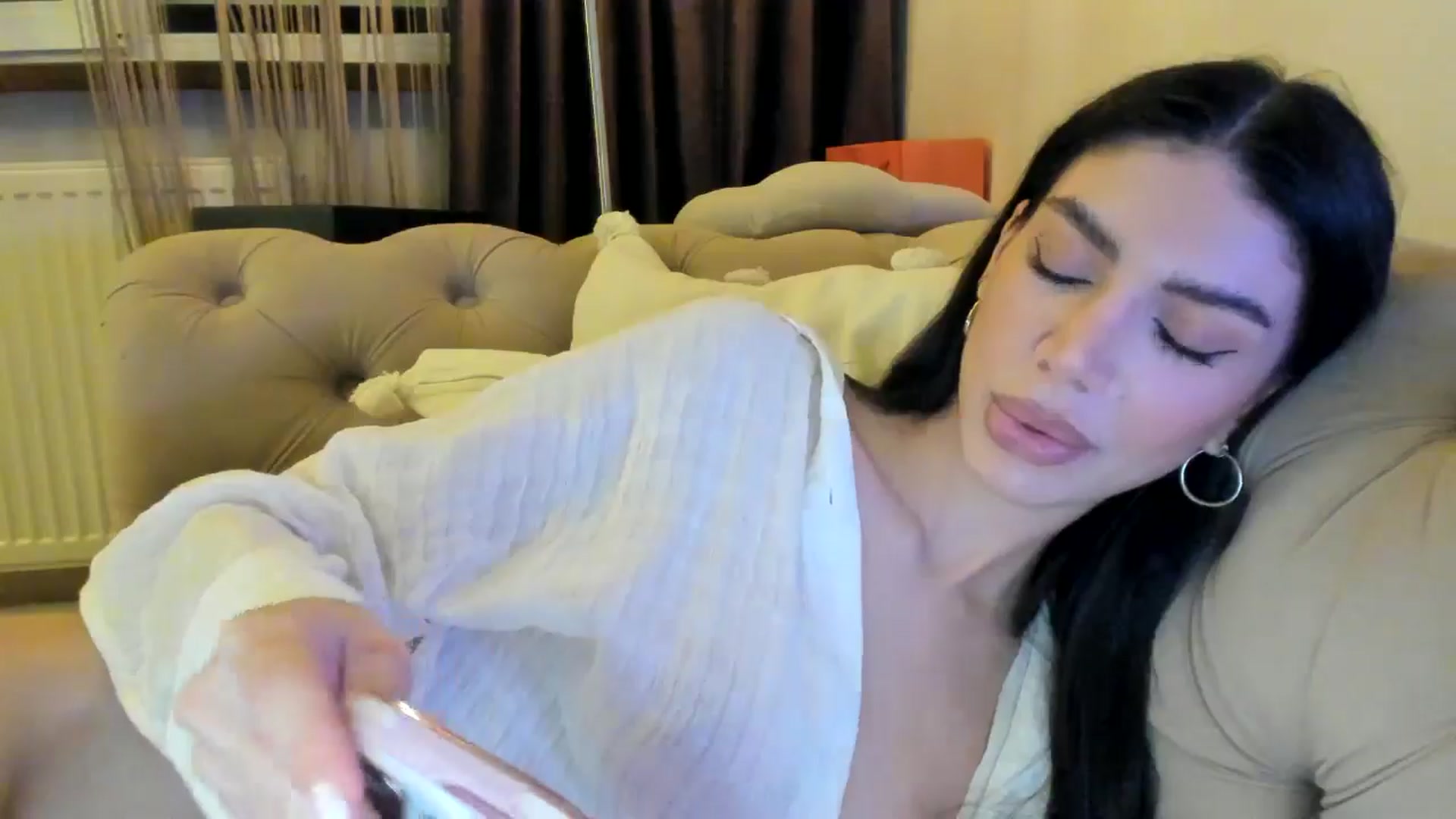 Gallery image thumbnail from SashaLopez's myfreecams stream on, 09/29/2024, 21:00 image 6 of 20