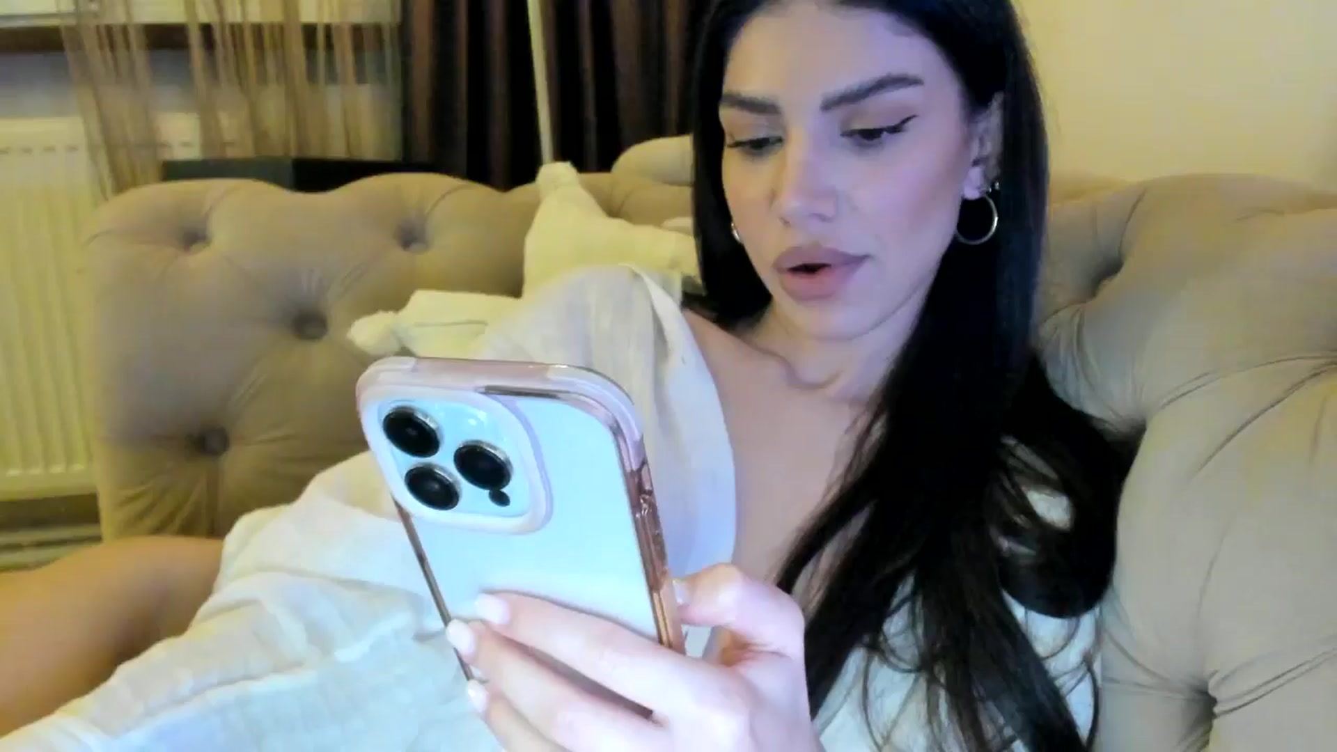 Gallery image thumbnail from SashaLopez's myfreecams stream on, 09/29/2024, 21:00 image 1 of 20