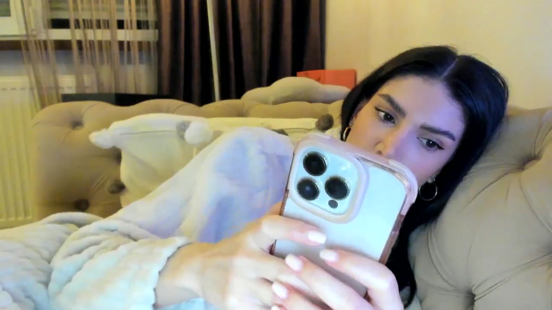 Gallery image thumbnail from SashaLopez's myfreecams stream on, 09/29/2024, 23:05 image 17 of 20