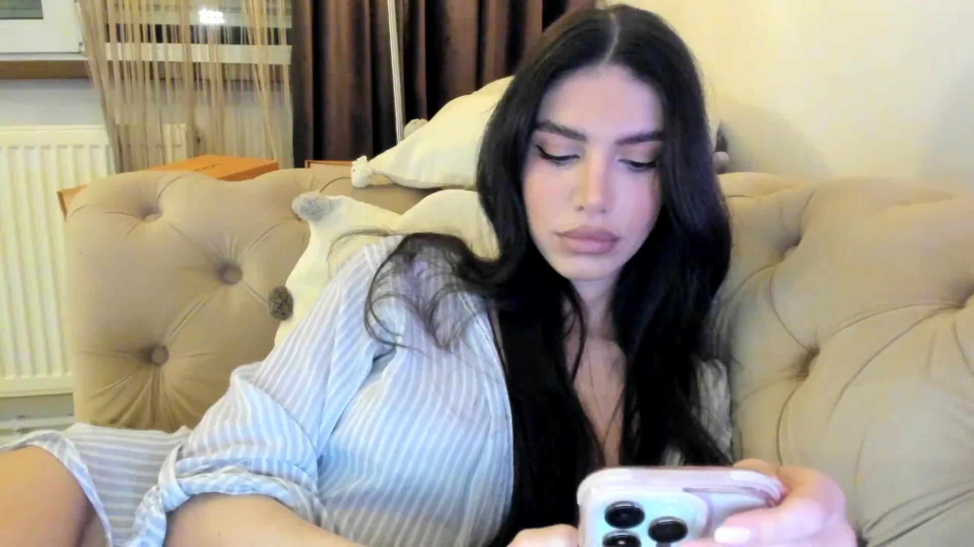 Gallery image thumbnail from SashaLopez's myfreecams stream on, 10/06/2024, 20:47 image 3 of 20