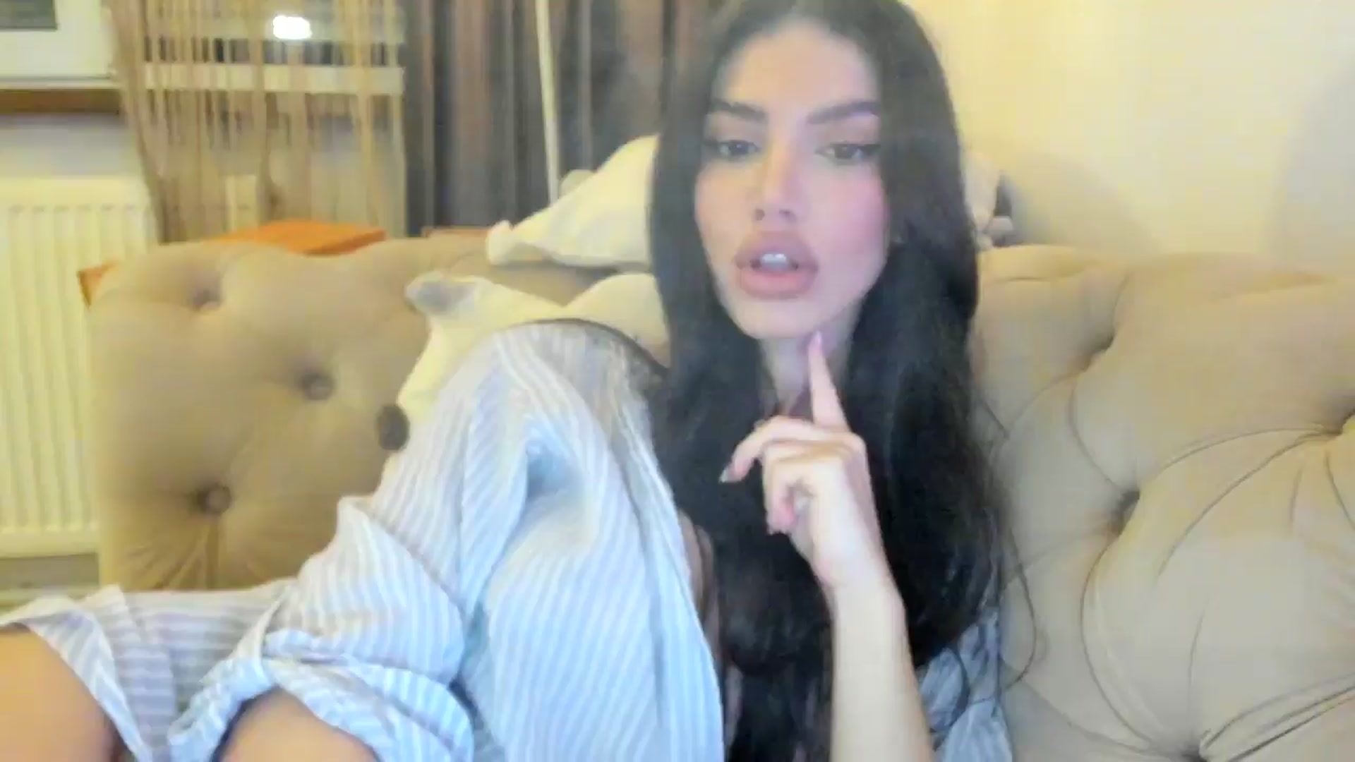 Gallery image thumbnail from SashaLopez's myfreecams stream on, 10/06/2024, 20:47 image 1 of 20