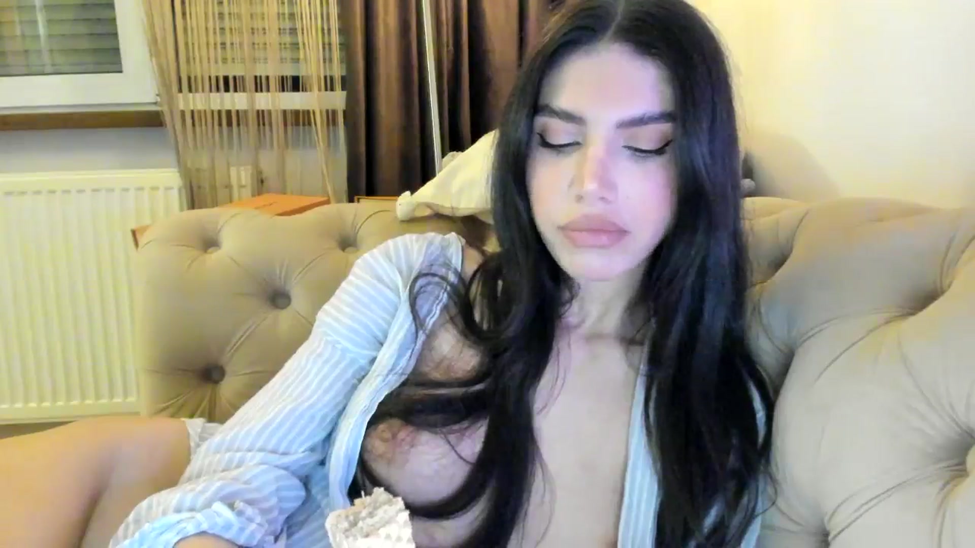 Gallery image thumbnail from SashaLopez's myfreecams stream on, 10/06/2024, 22:17 image 15 of 20