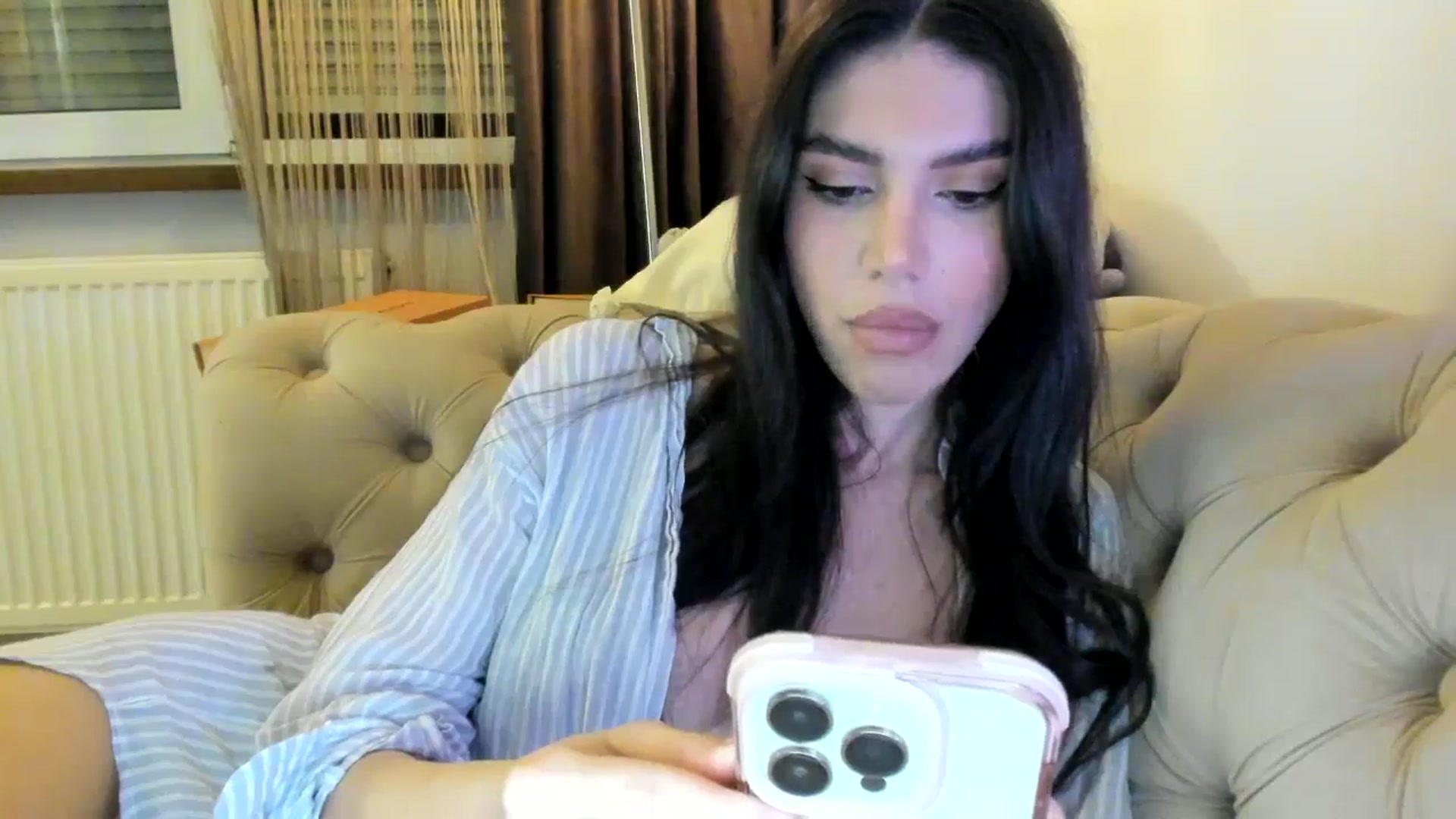 Gallery image thumbnail from SashaLopez's myfreecams stream on, 10/06/2024, 22:17 image 7 of 20