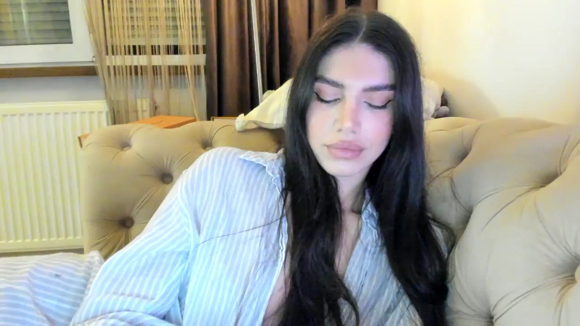 Gallery image thumbnail from SashaLopez's myfreecams stream on, 10/06/2024, 22:17 image 16 of 20
