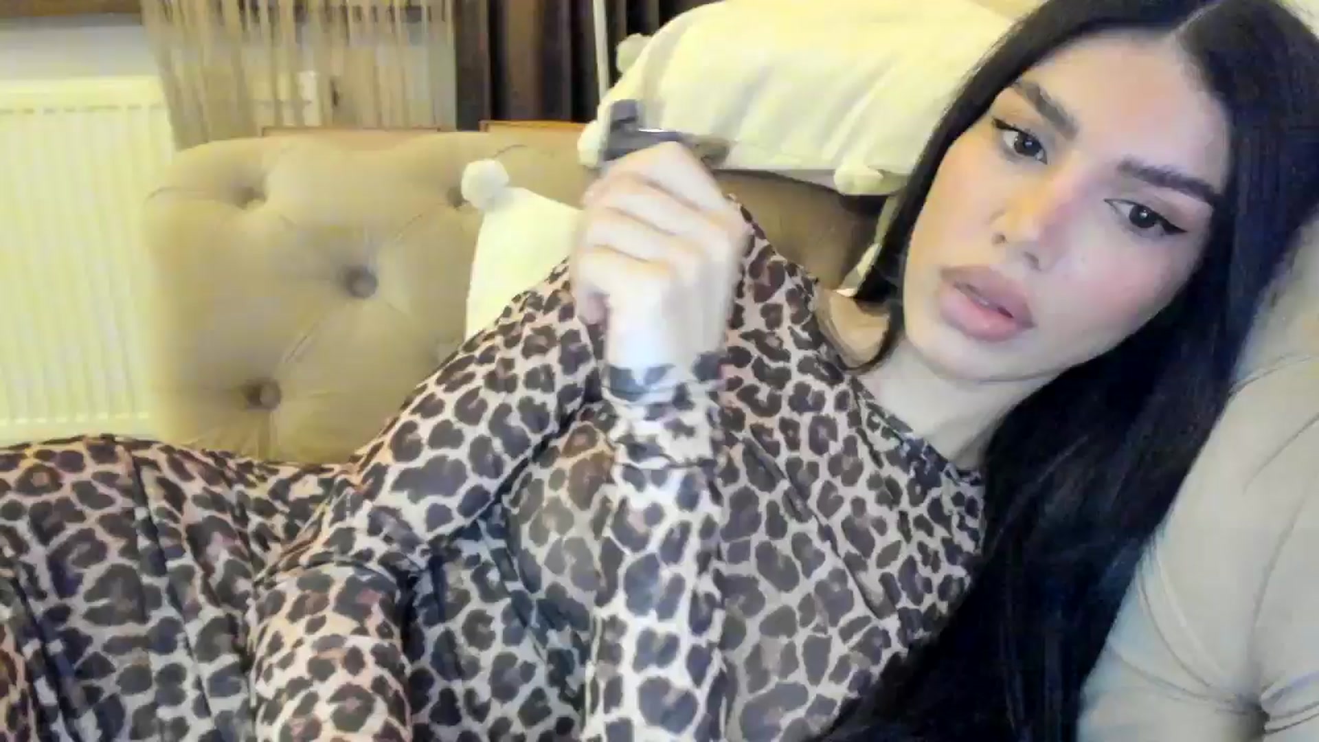 Gallery image thumbnail from SashaLopez's myfreecams stream on, 10/07/2024, 21:10 image 12 of 20
