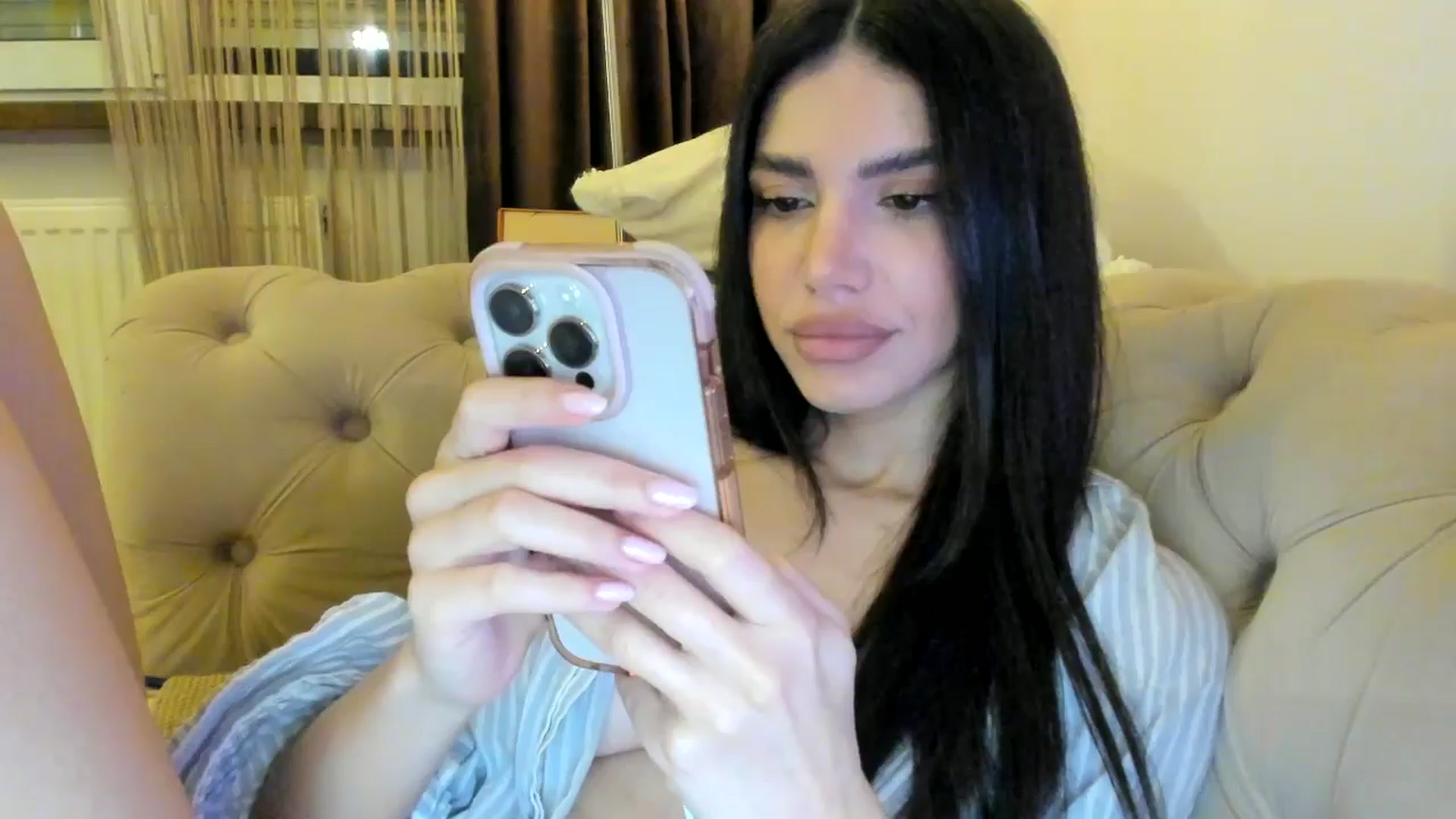 Gallery image thumbnail from SashaLopez's myfreecams stream on, 10/09/2024, 22:15 image 6 of 20