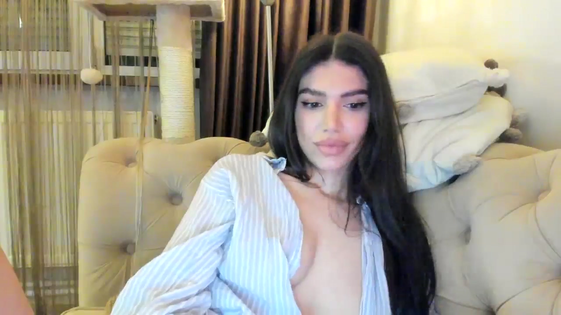 Gallery image thumbnail from SashaLopez's myfreecams stream on, 10/13/2024, 22:13 image 12 of 20