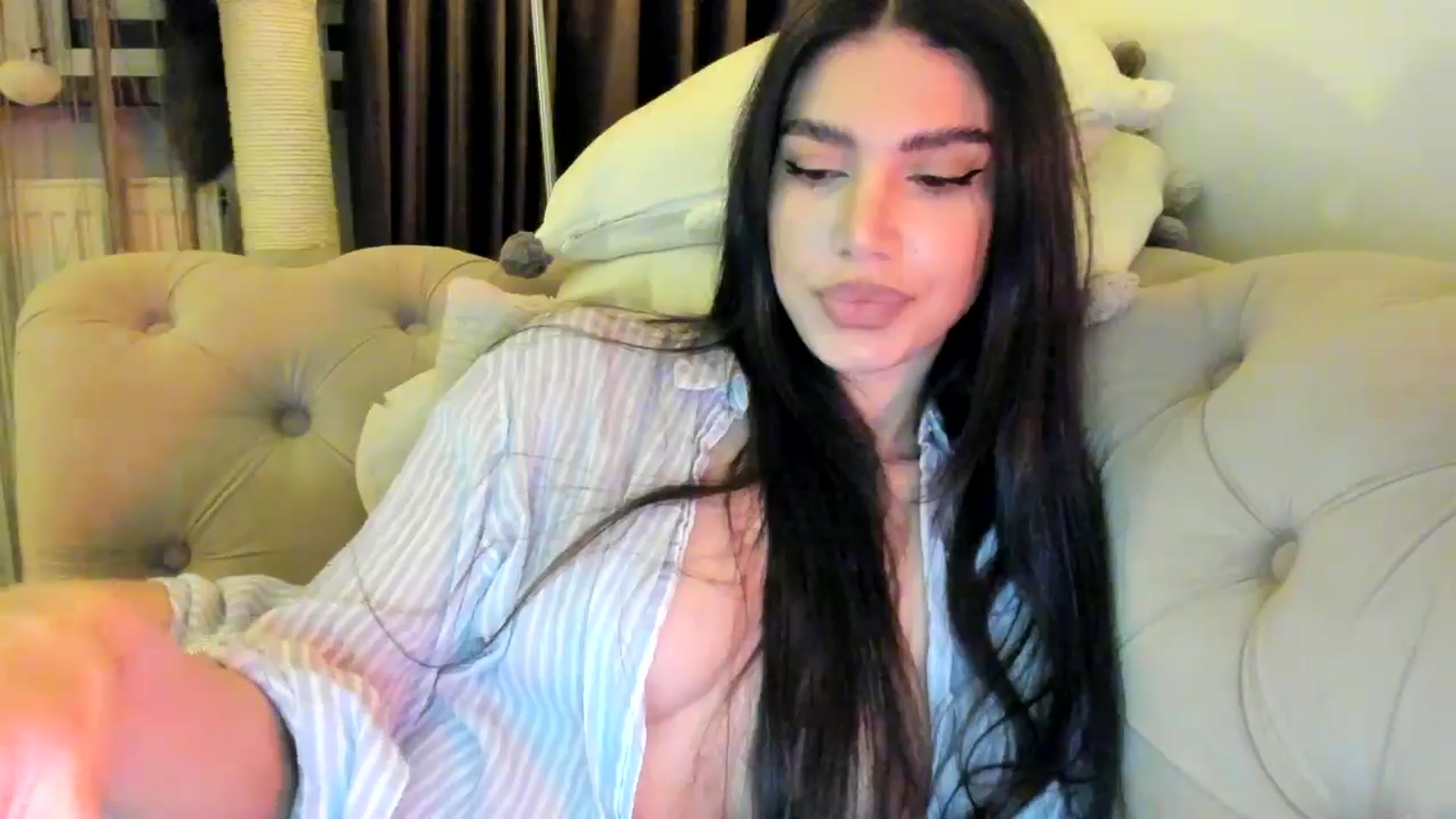Gallery image thumbnail from SashaLopez's myfreecams stream on, 10/13/2024, 22:13 image 2 of 20