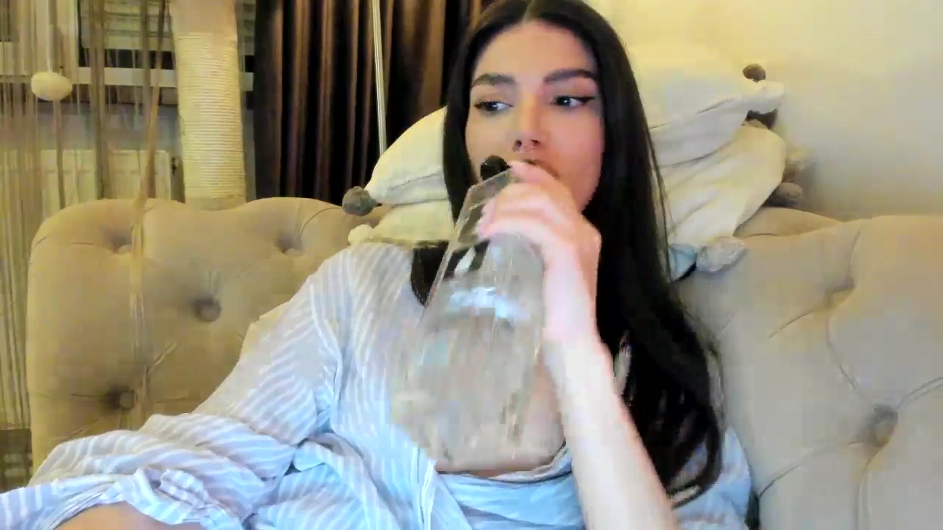 Gallery image thumbnail from SashaLopez's myfreecams stream on, 10/13/2024, 22:13 image 17 of 20