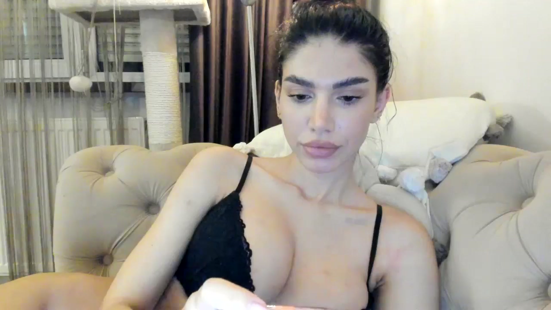 Gallery image thumbnail from SashaLopez's myfreecams stream on, 10/15/2024, 21:37 image 10 of 20