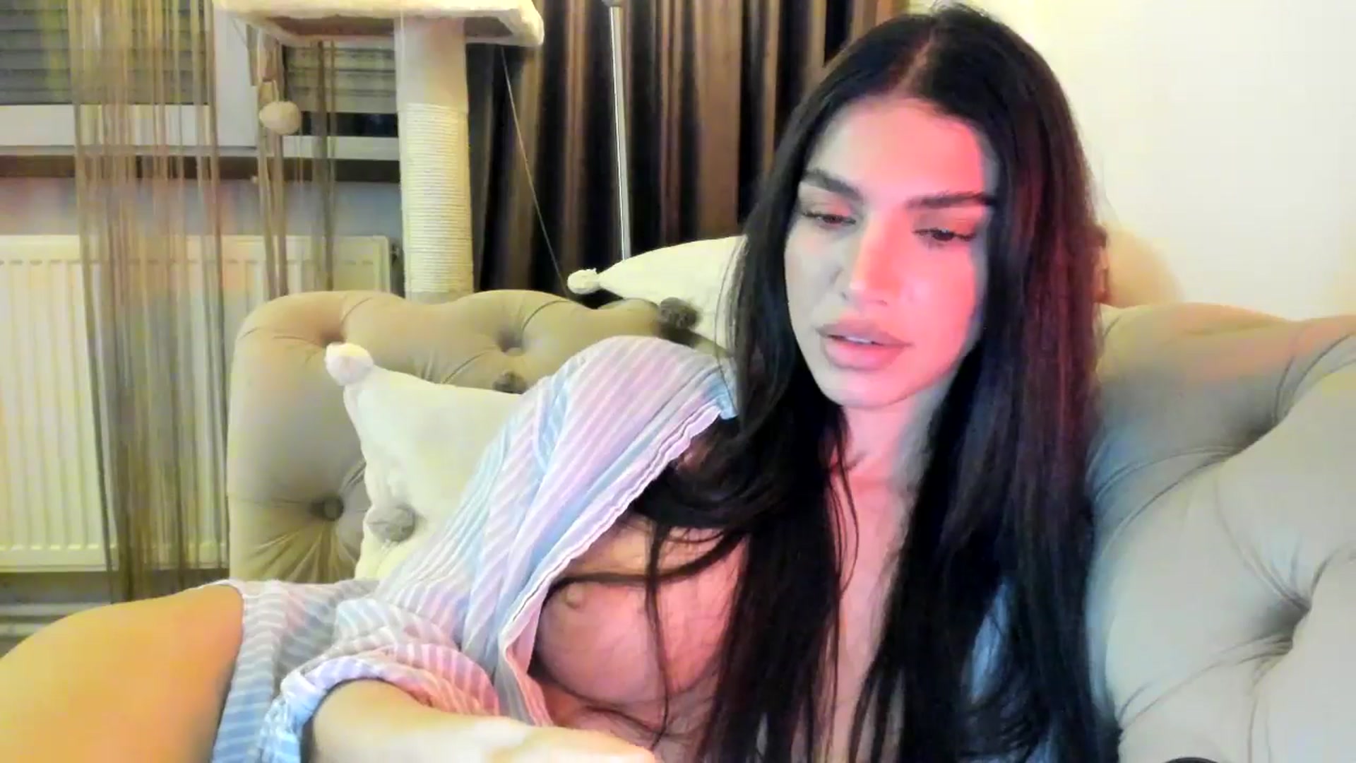Gallery image thumbnail from SashaLopez's myfreecams stream on, 10/17/2024, 22:02 image 18 of 20