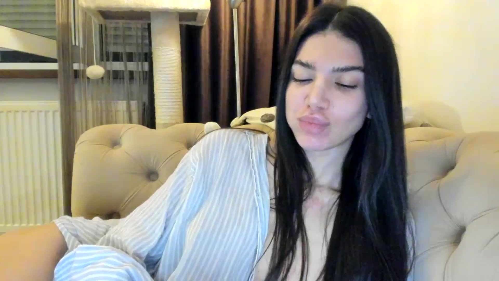 Gallery image thumbnail from SashaLopez's myfreecams stream on, 10/28/2024, 21:20 image 7 of 20