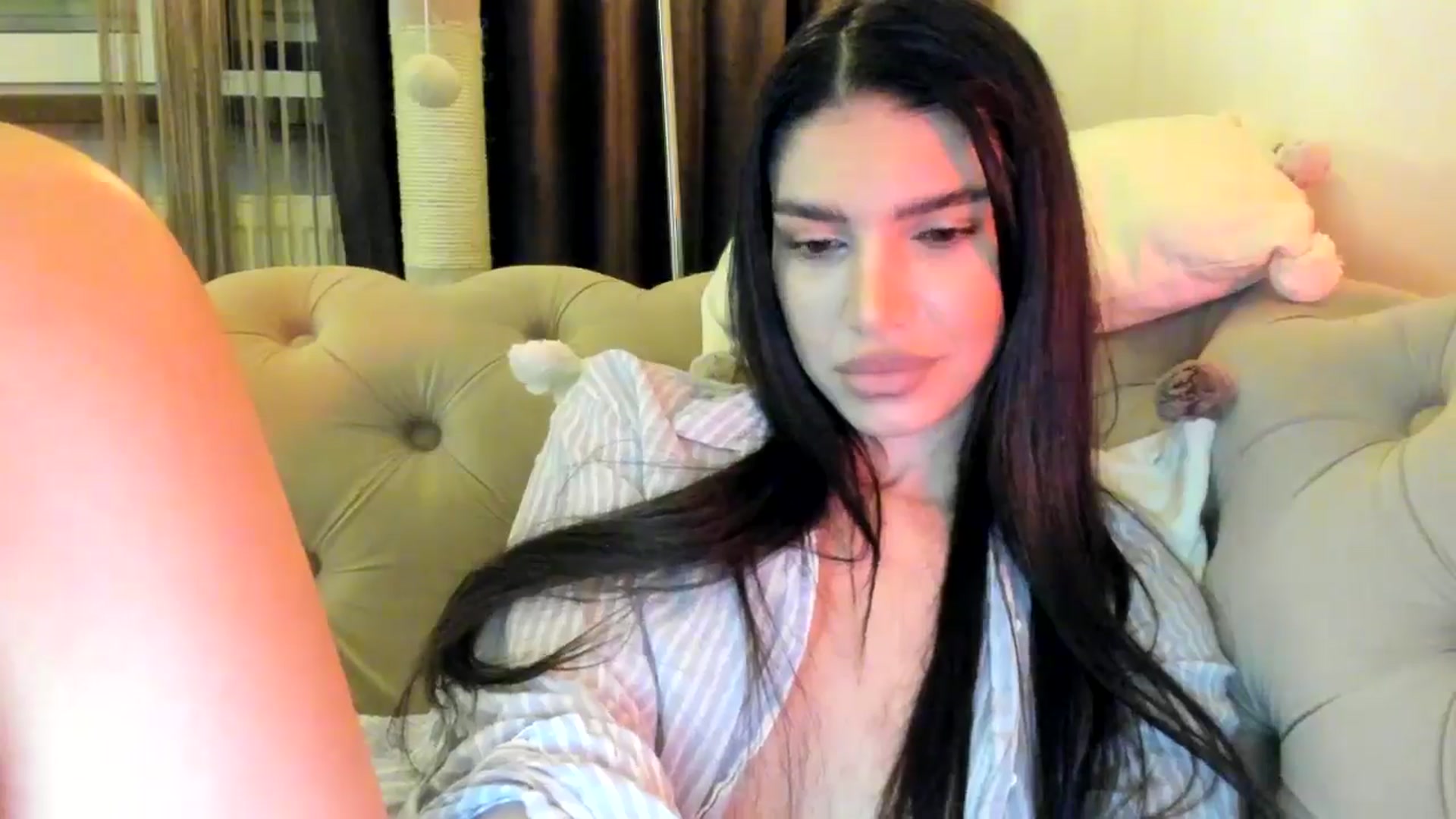Gallery image thumbnail from SashaLopez's myfreecams stream on, 11/06/2024, 22:25 image 12 of 20