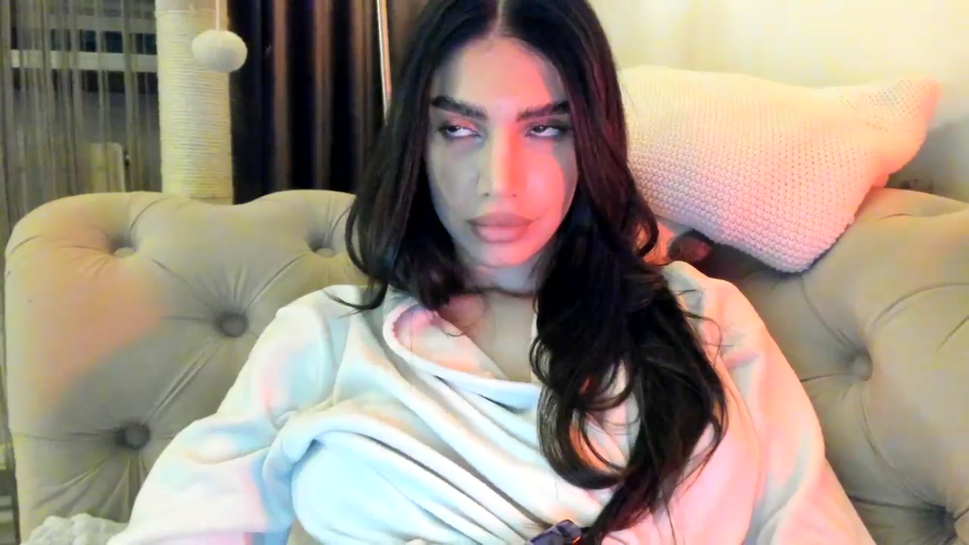 Gallery image thumbnail from SashaLopez's myfreecams stream on, 11/19/2024, 21:49 image 16 of 20