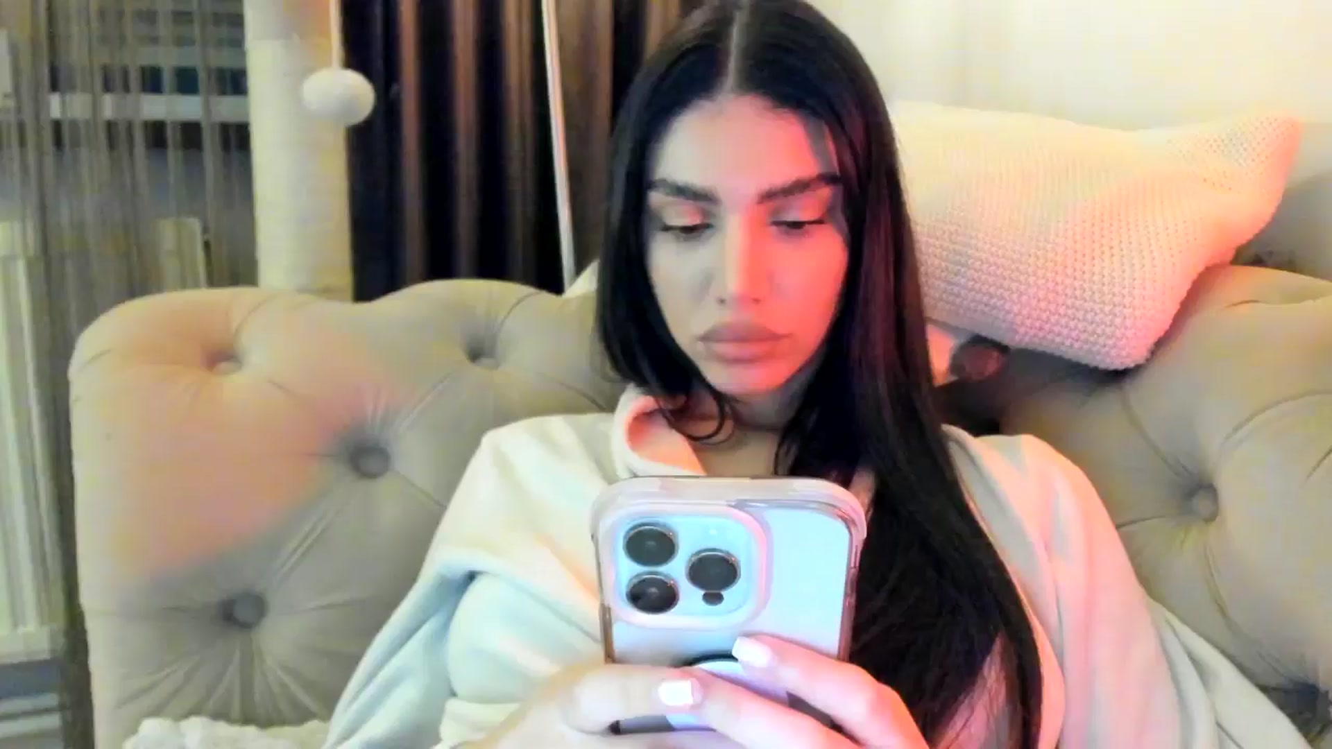 Gallery image thumbnail from SashaLopez's myfreecams stream on, 11/19/2024, 21:49 image 1 of 20