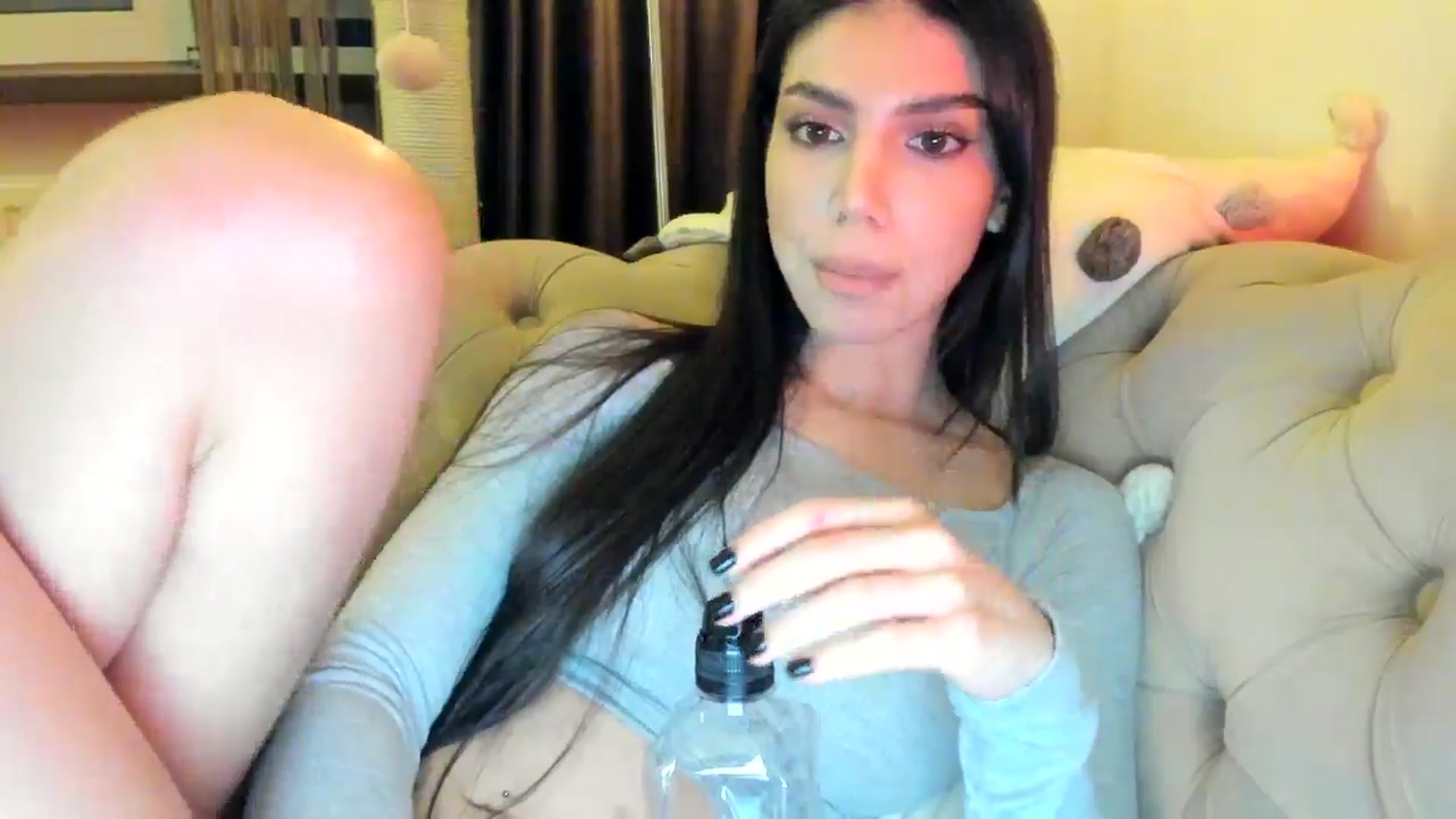 Gallery image thumbnail from SashaLopez's myfreecams stream on, 12/14/2024, 23:23 image 16 of 20