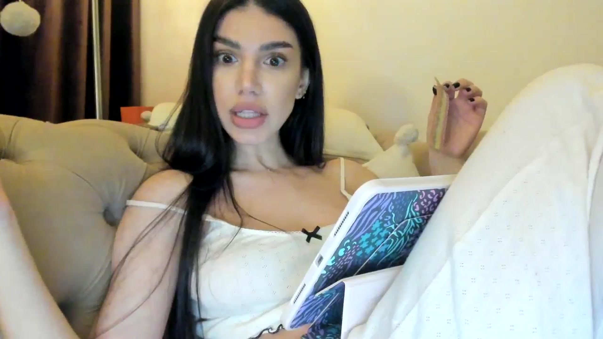 Gallery image thumbnail from SashaLopez's myfreecams stream on, 12/18/2024, 22:19 image 10 of 20