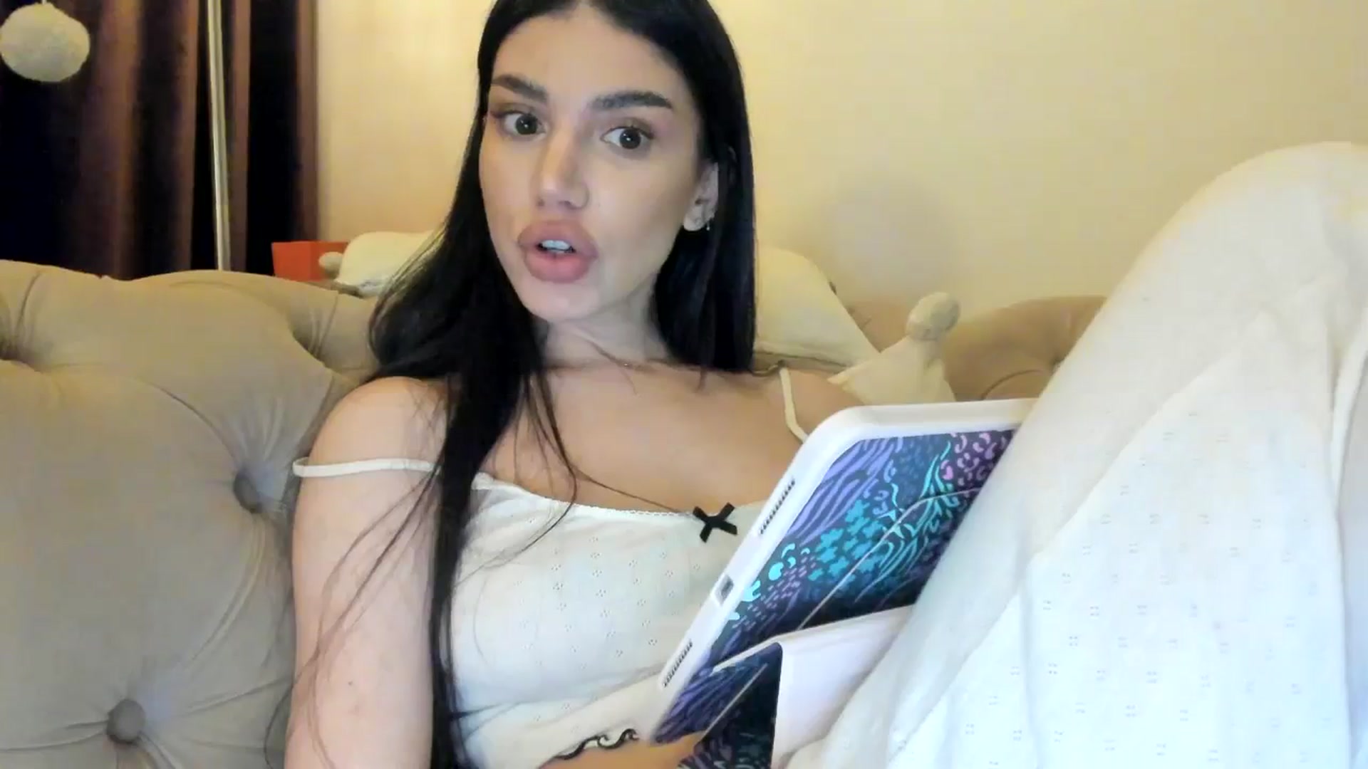 Gallery image thumbnail from SashaLopez's myfreecams stream on, 12/18/2024, 22:19 image 13 of 20