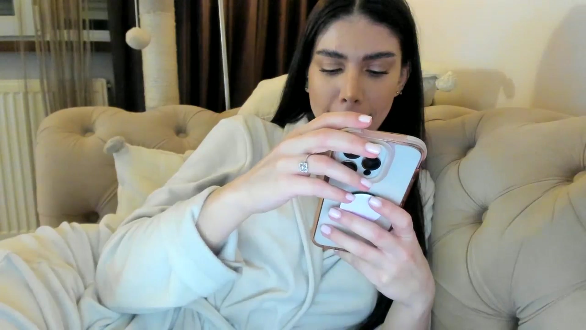 Gallery image thumbnail from SashaLopez's myfreecams stream on, 12/24/2024, 24:06 image 7 of 20