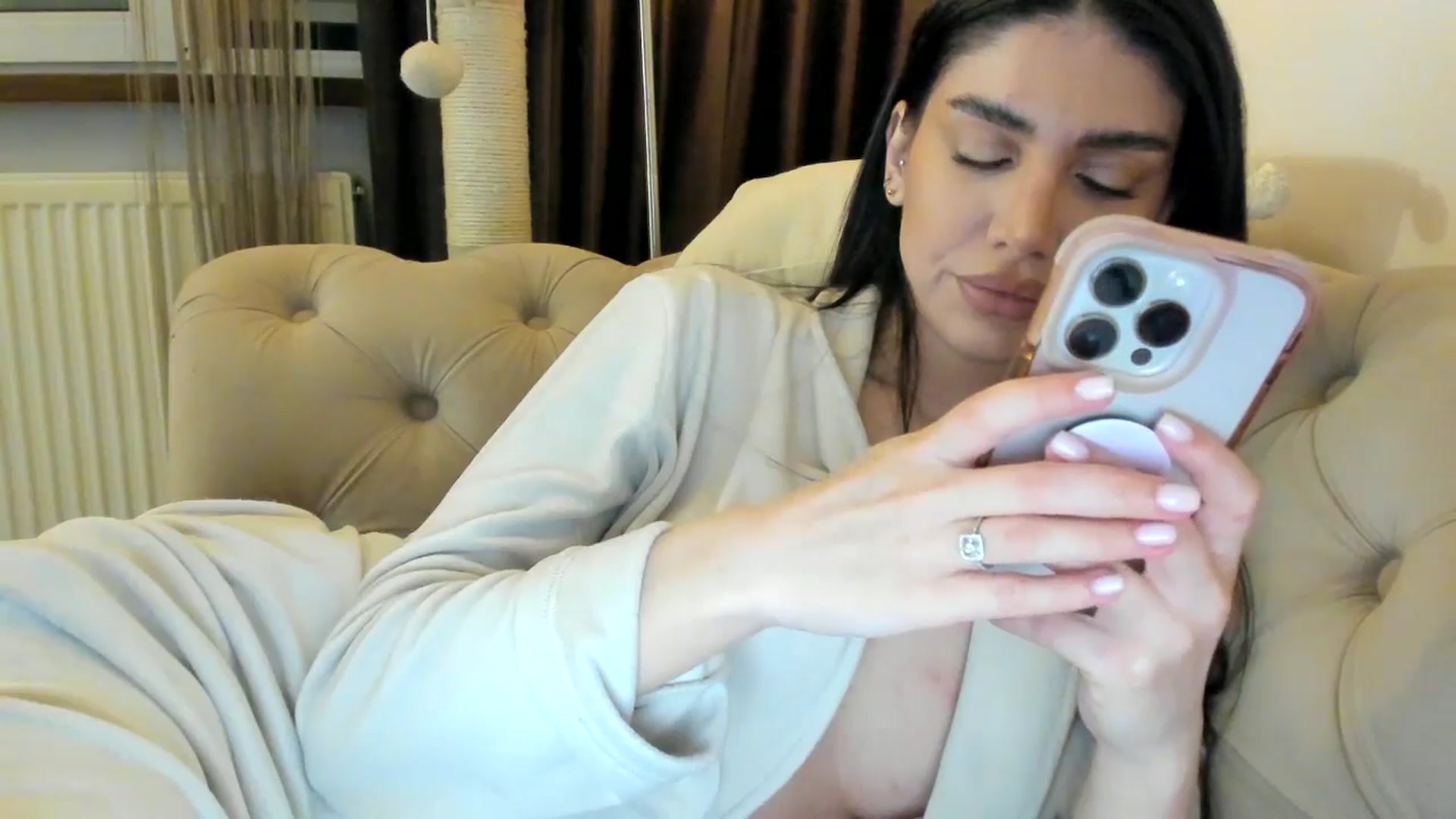 Gallery image thumbnail from SashaLopez's myfreecams stream on, 12/24/2024, 24:06 image 2 of 20