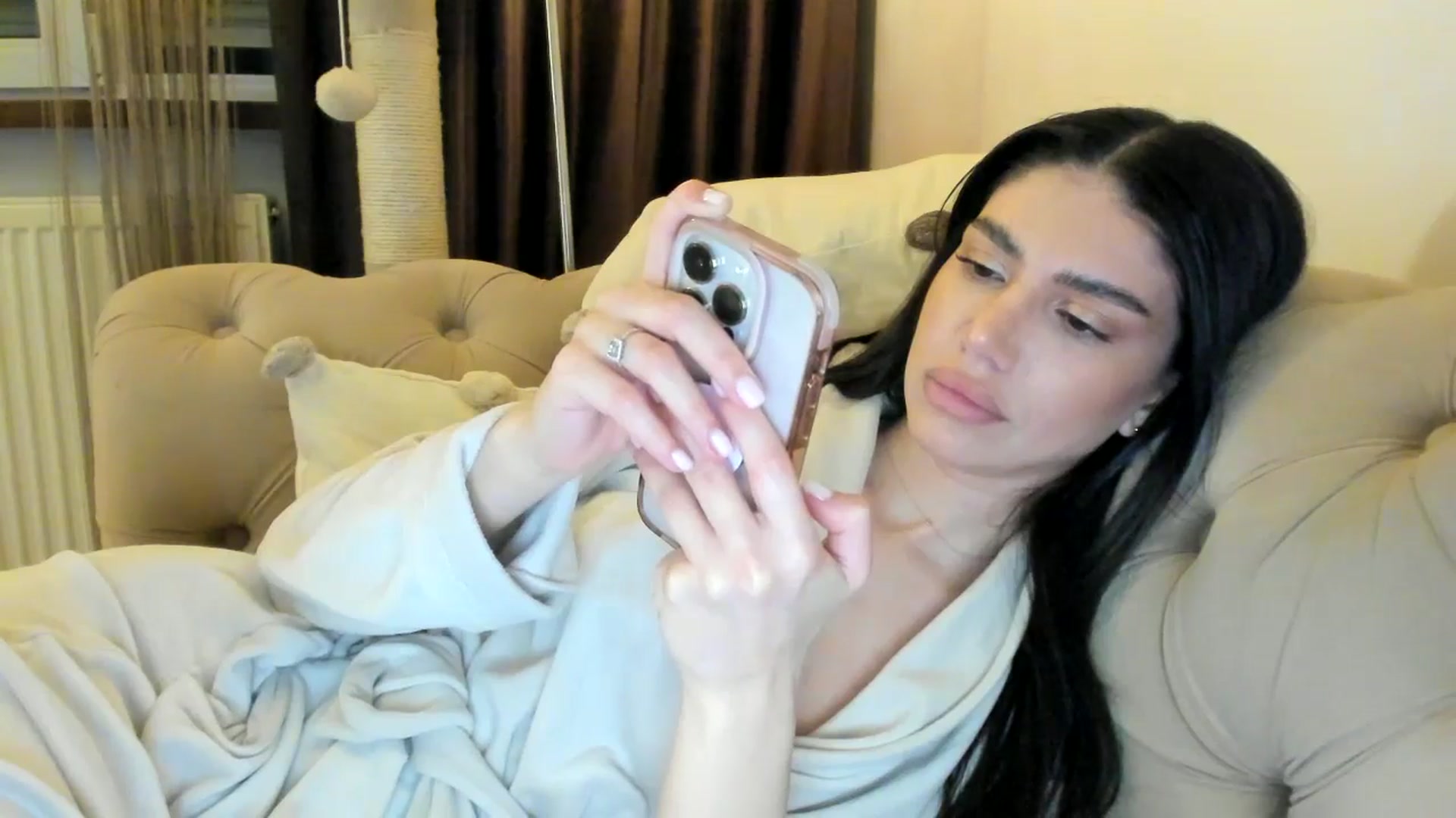Gallery image thumbnail from SashaLopez's myfreecams stream on, 12/24/2024, 24:06 image 8 of 20