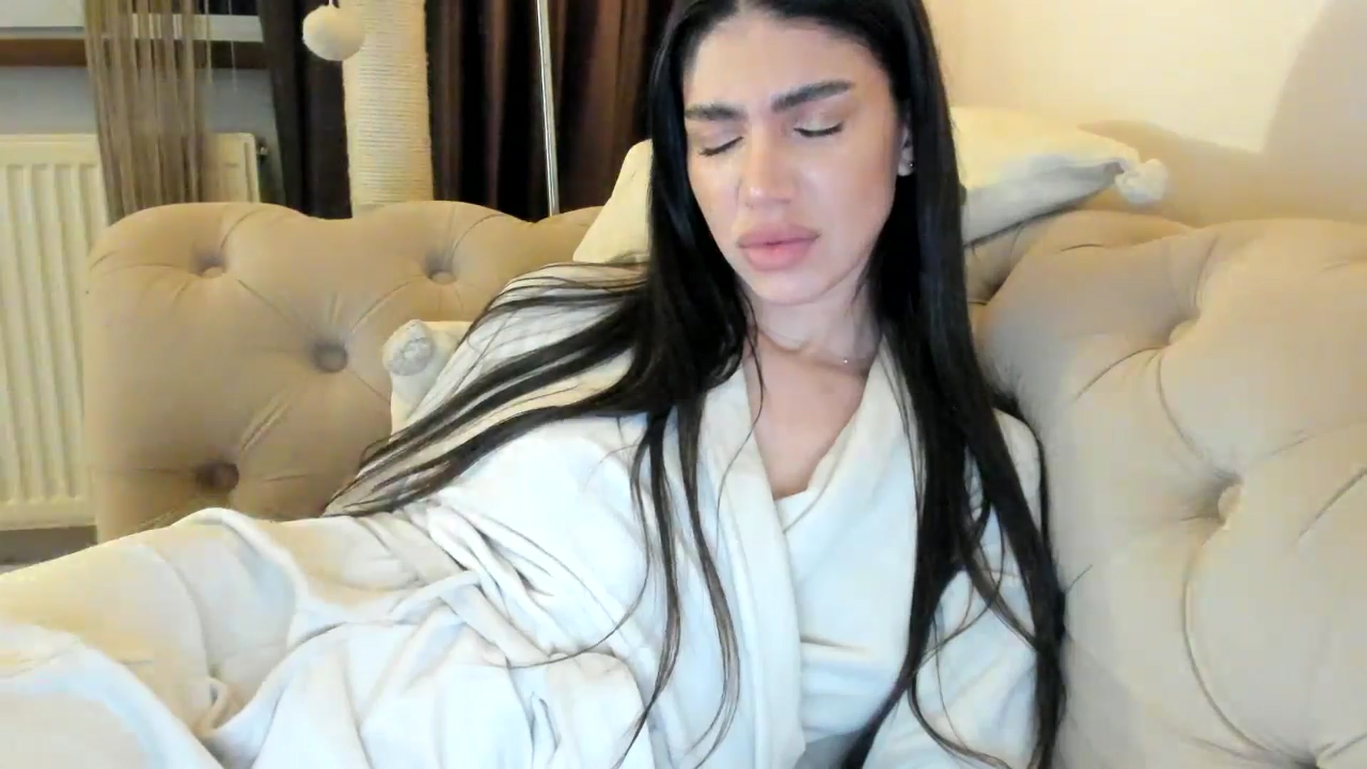 Gallery image thumbnail from SashaLopez's myfreecams stream on, 12/24/2024, 24:06 image 14 of 20