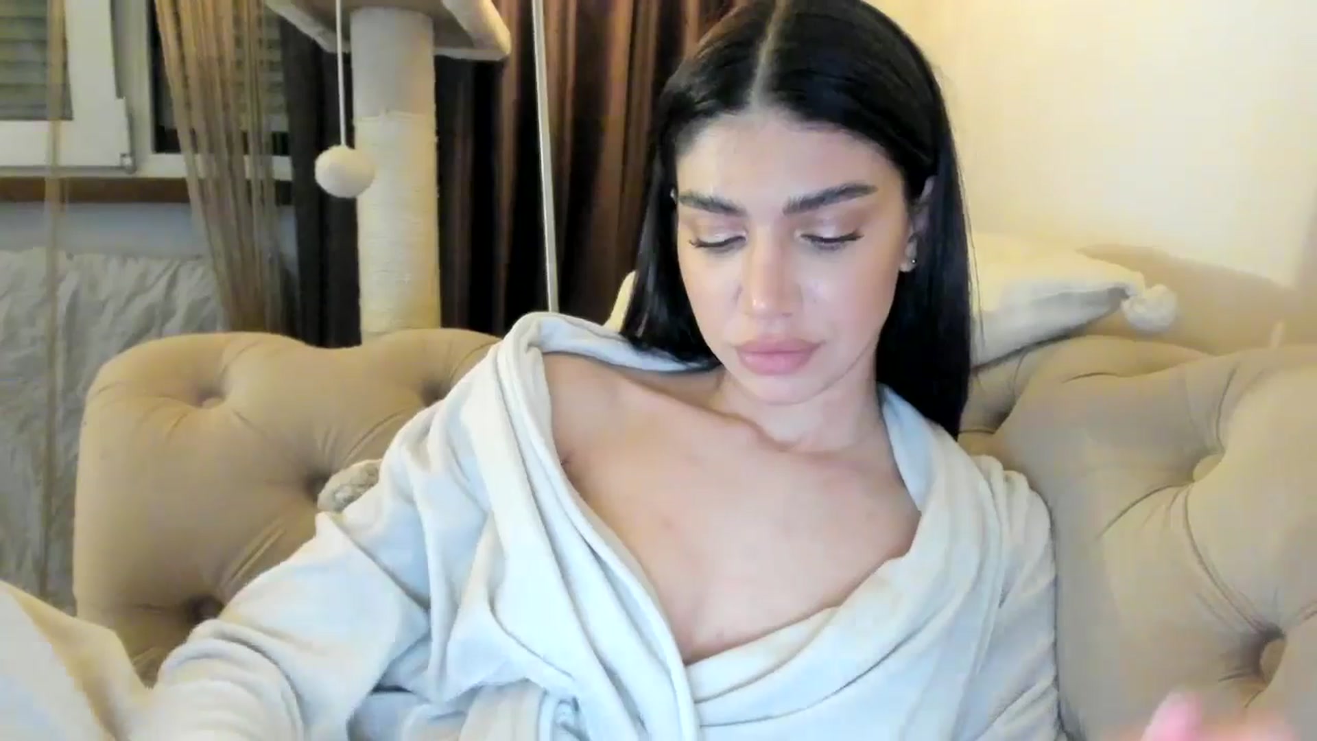Gallery image thumbnail from SashaLopez's myfreecams stream on, 12/24/2024, 01:12 image 14 of 20