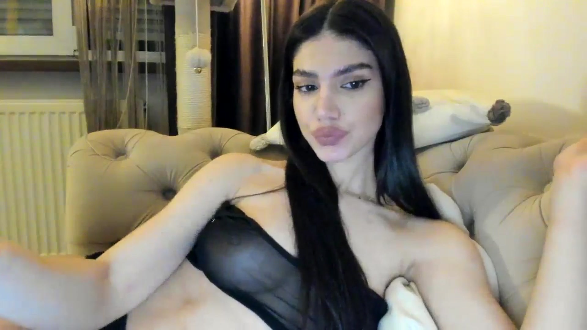 Gallery image thumbnail from SashaLopez's myfreecams stream on, 01/08/2025, 22:13 image 16 of 20
