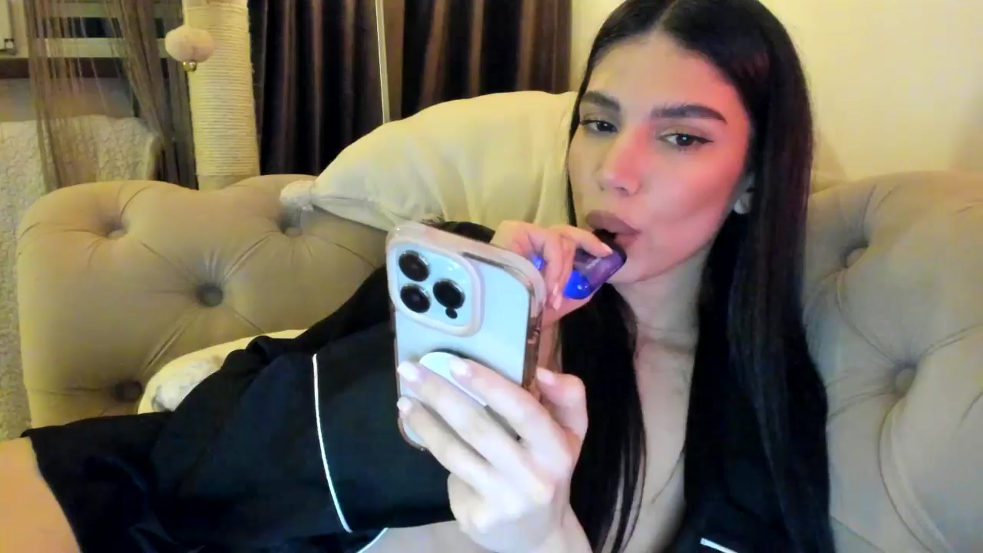 Gallery image thumbnail from SashaLopez's myfreecams stream on, 01/12/2025, 24:25 image 6 of 20