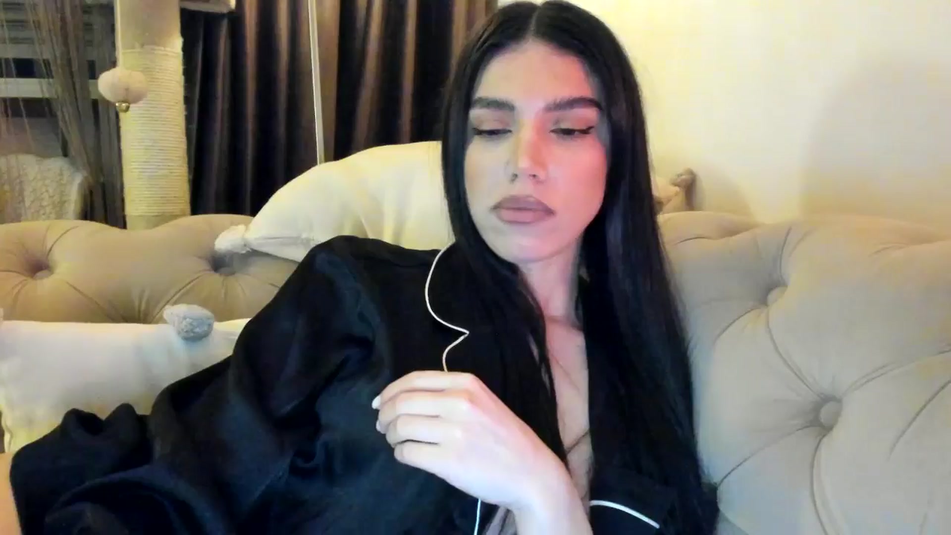 Gallery image thumbnail from SashaLopez's myfreecams stream on, 01/12/2025, 24:25 image 2 of 20