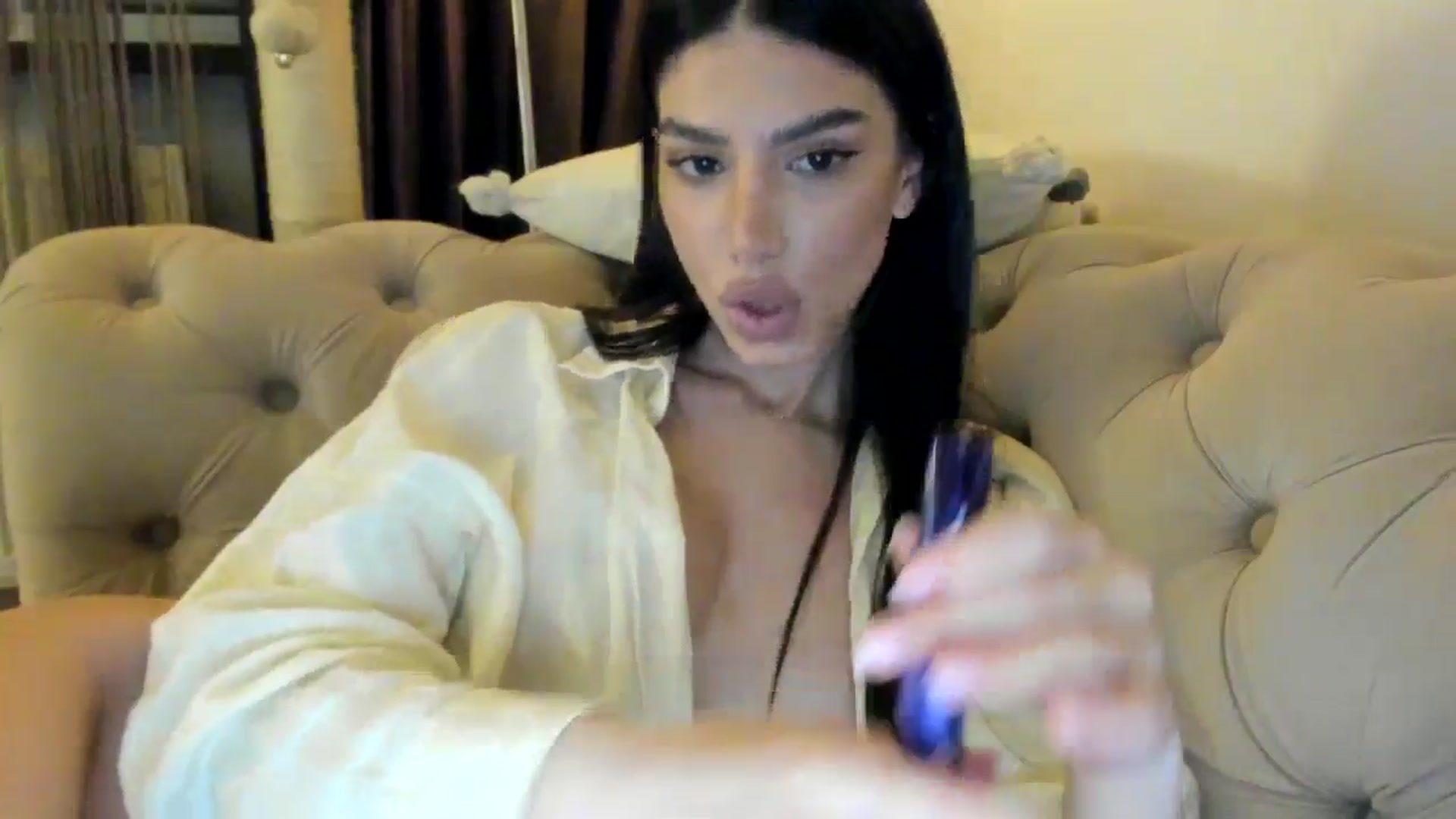 Gallery image thumbnail from SashaLopez's myfreecams stream on, 01/14/2025, 21:33 image 19 of 20