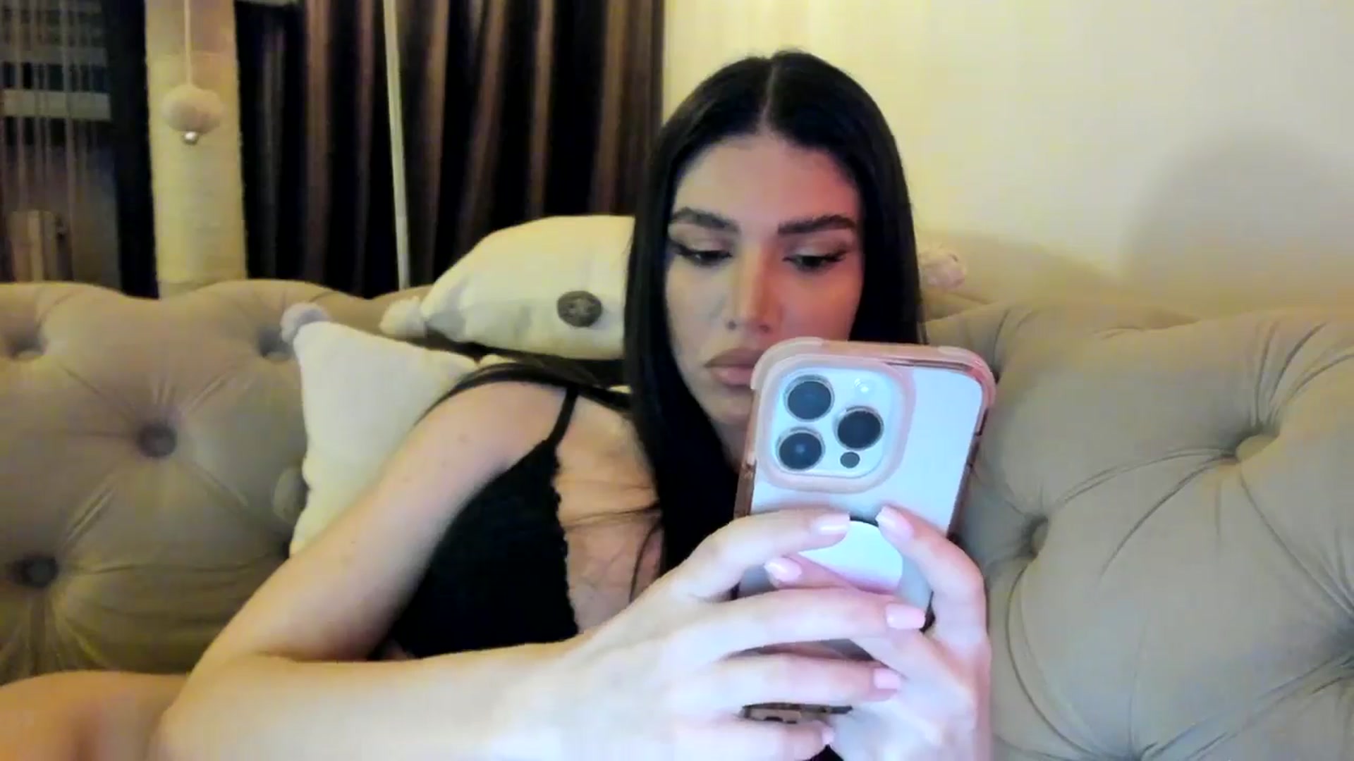 Gallery image thumbnail from SashaLopez's myfreecams stream on, 01/15/2025, 21:53 image 13 of 20