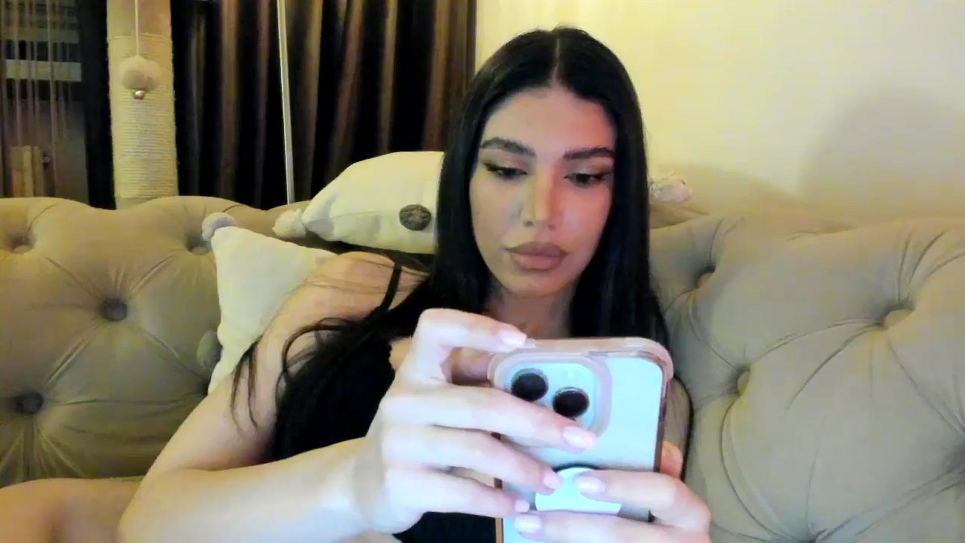 Gallery image thumbnail from SashaLopez's myfreecams stream on, 01/15/2025, 21:53 image 16 of 20