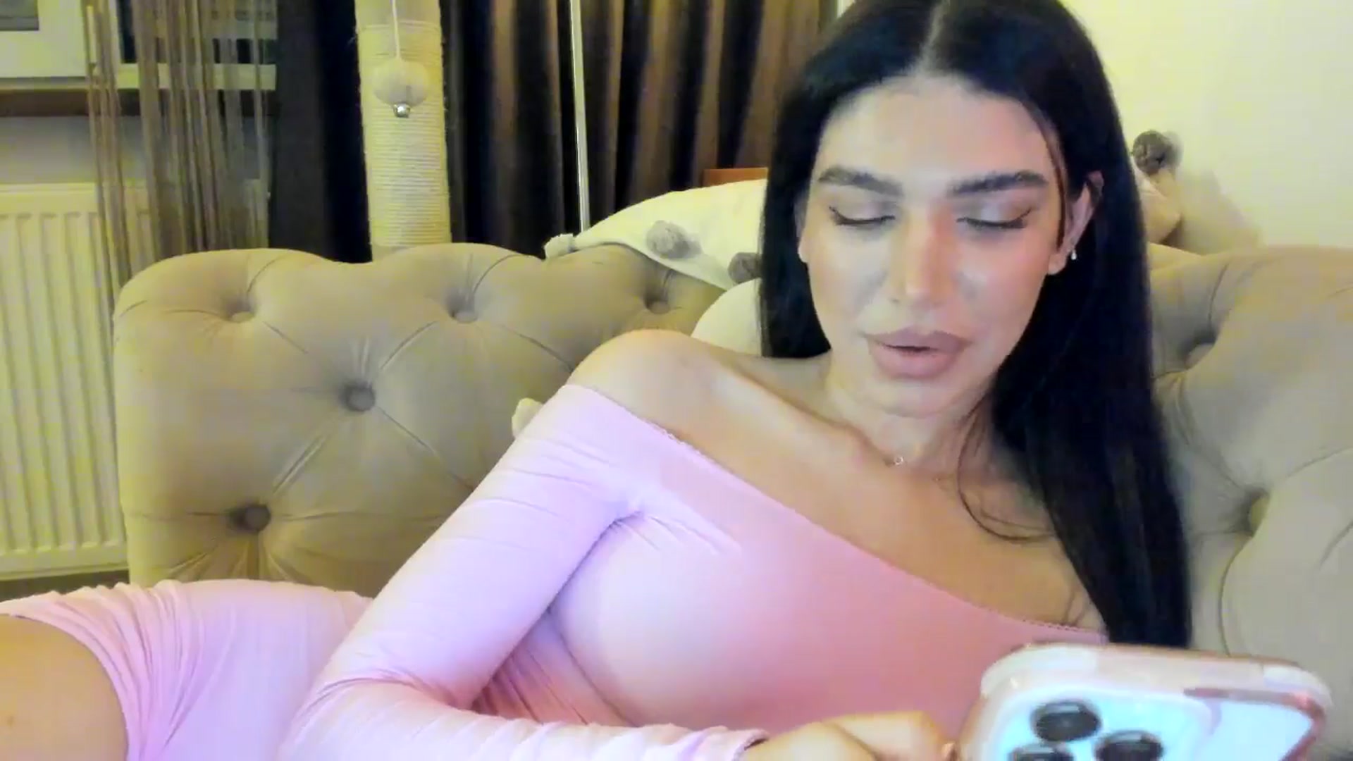 Gallery image thumbnail from SashaLopez's myfreecams stream on, 01/23/2025, 22:21 image 17 of 20