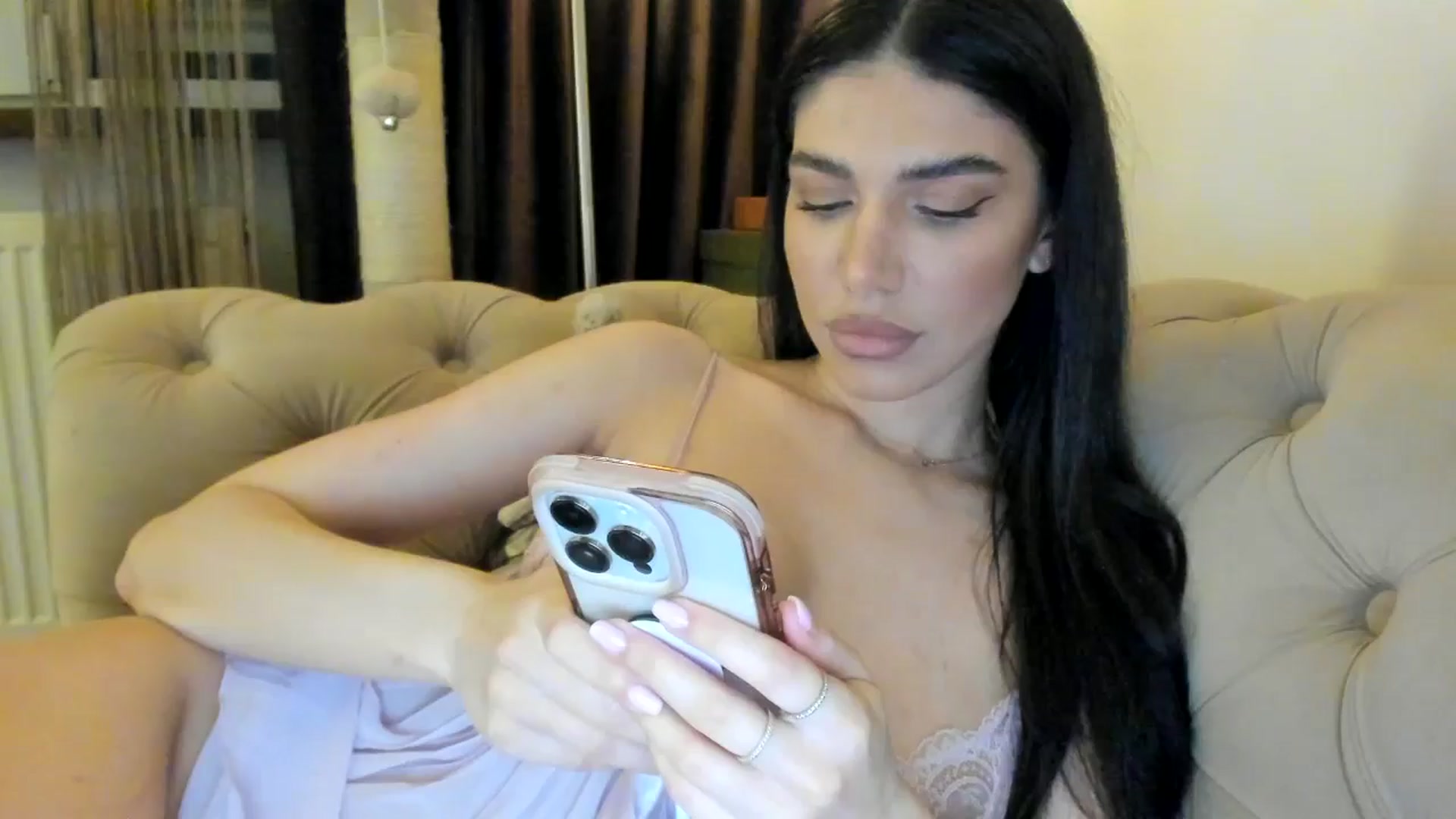 Gallery image thumbnail from SashaLopez's myfreecams stream on, 01/25/2025, 24:06 image 3 of 20
