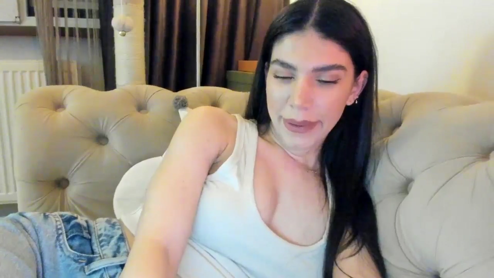 Gallery image thumbnail from SashaLopez's myfreecams stream on, 01/26/2025, 23:27 image 3 of 20