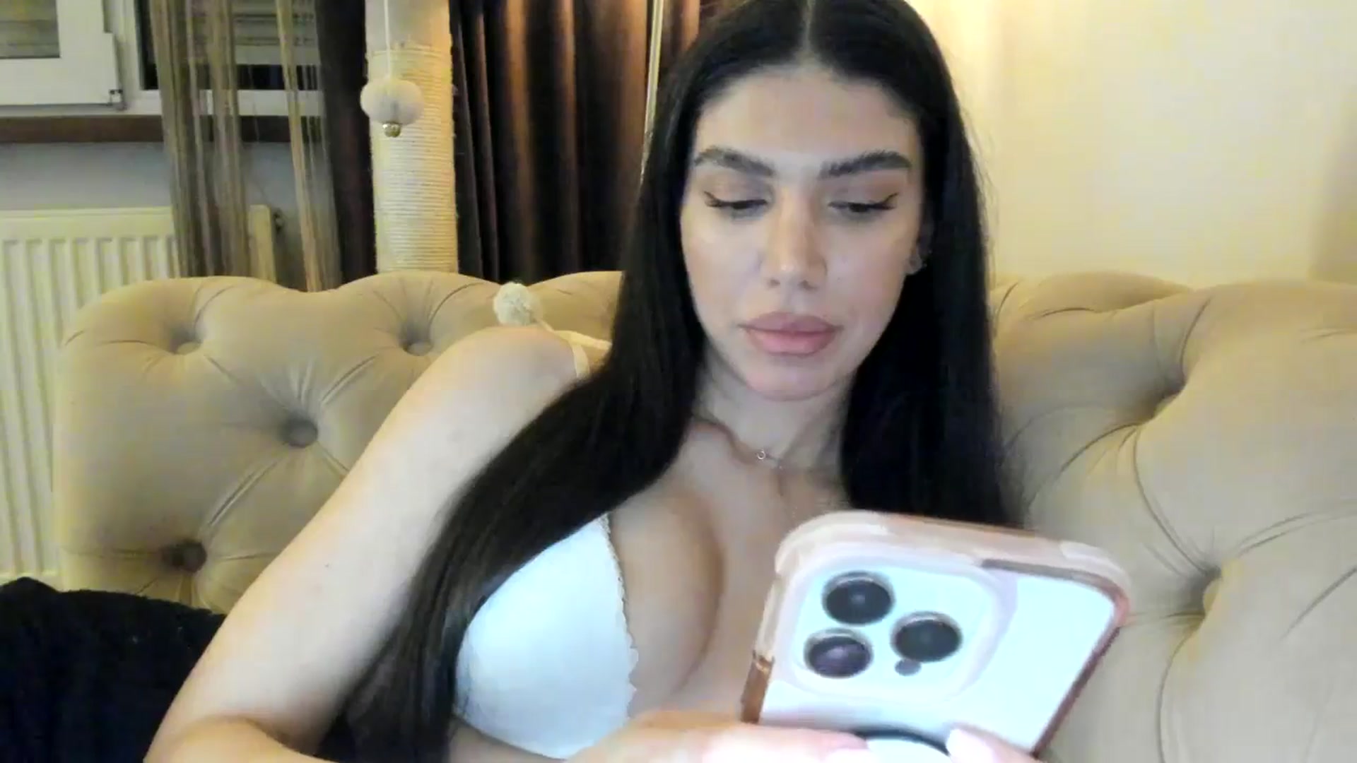 Gallery image thumbnail from SashaLopez's myfreecams stream on, 01/29/2025, 24:43 image 12 of 20