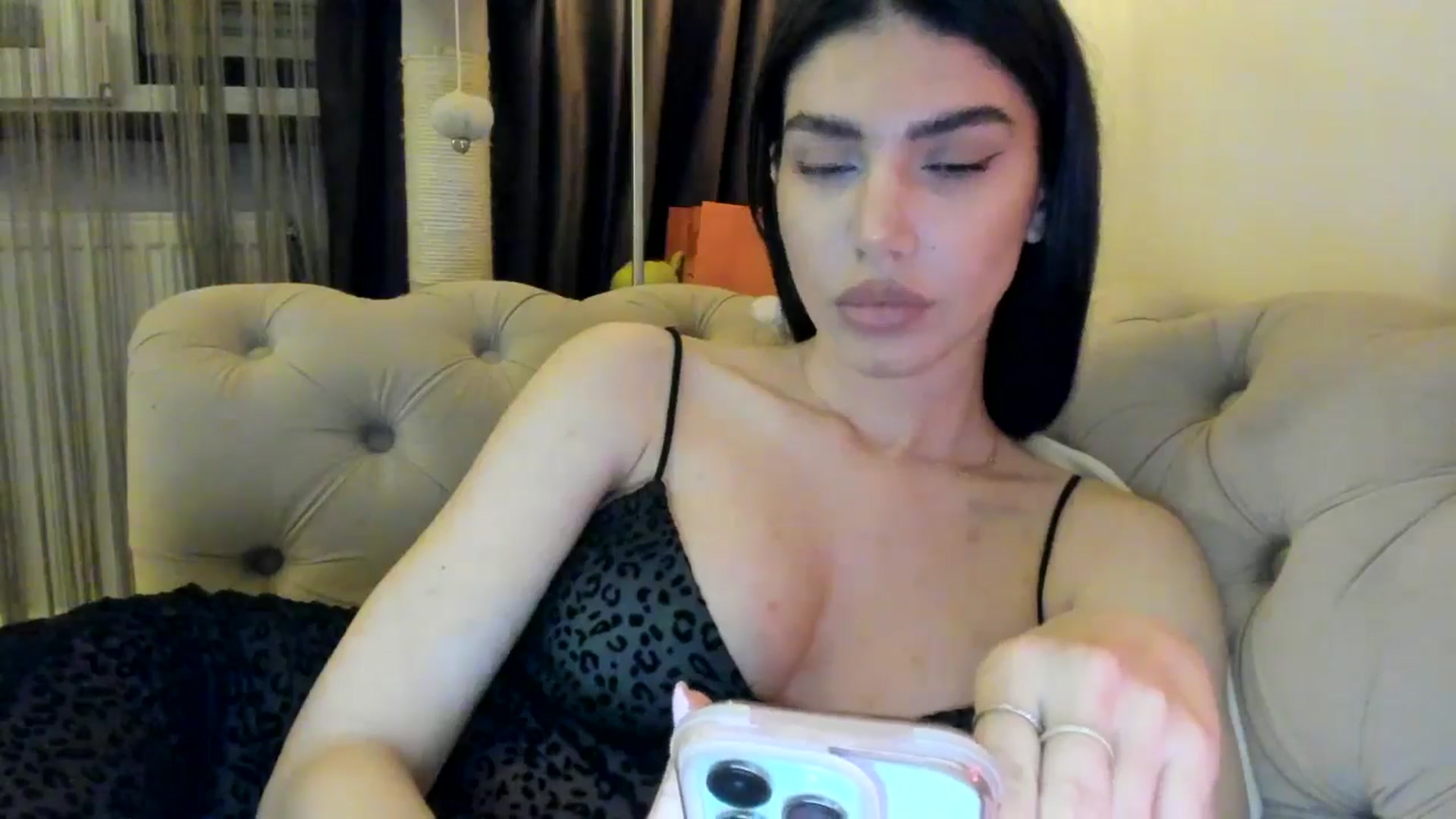 Gallery image thumbnail from SashaLopez's myfreecams stream on, 02/01/2025, 23:54 image 4 of 20