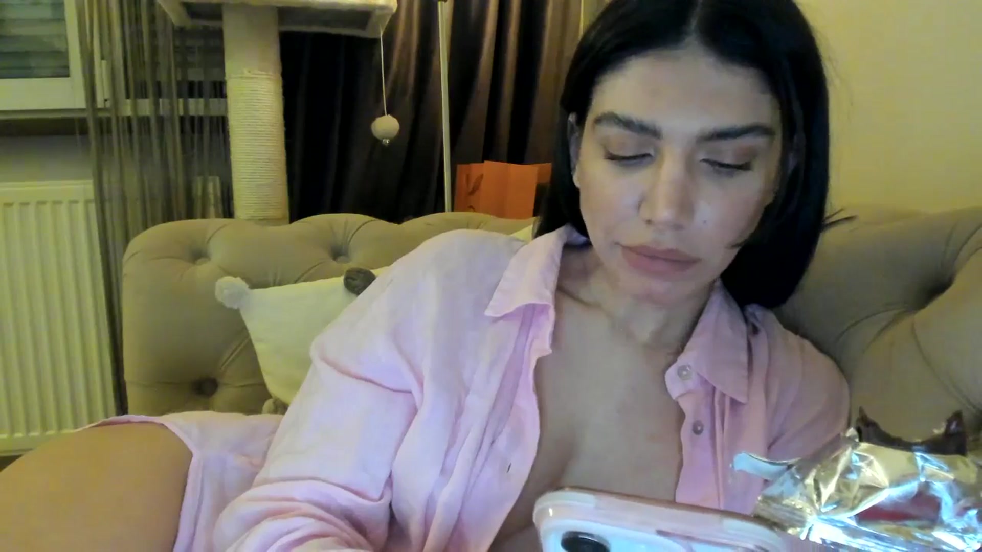 Gallery image thumbnail from SashaLopez's myfreecams stream on, 02/07/2025, 24:06 image 16 of 20