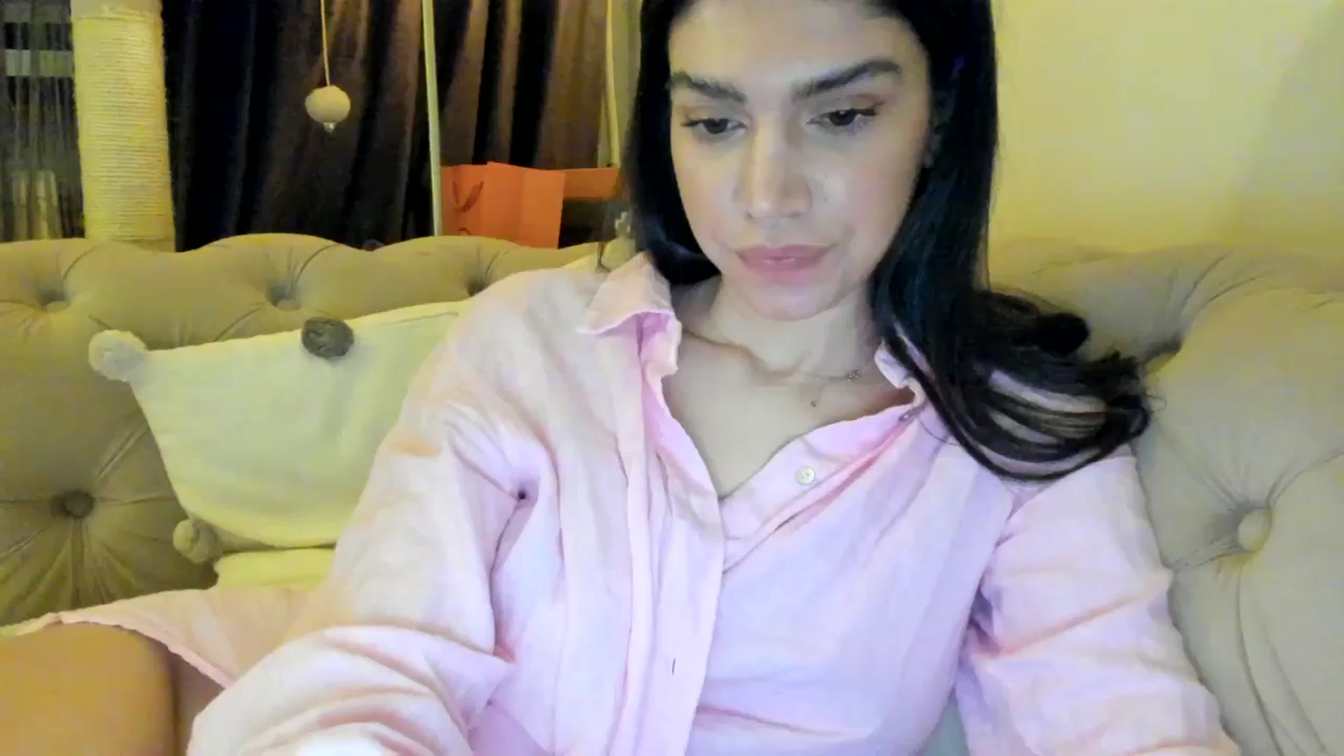 Gallery image thumbnail from SashaLopez's myfreecams stream on, 02/07/2025, 24:06 image 18 of 20