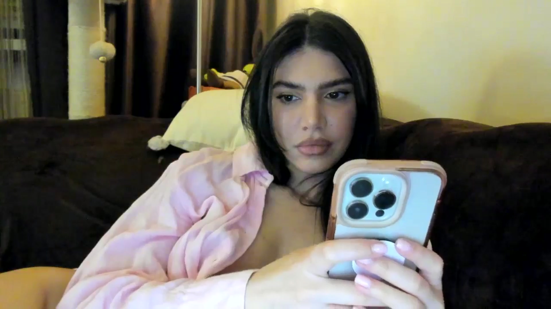 Gallery image thumbnail from SashaLopez's myfreecams stream on, 03/30/2025, 20:59 image 13 of 20