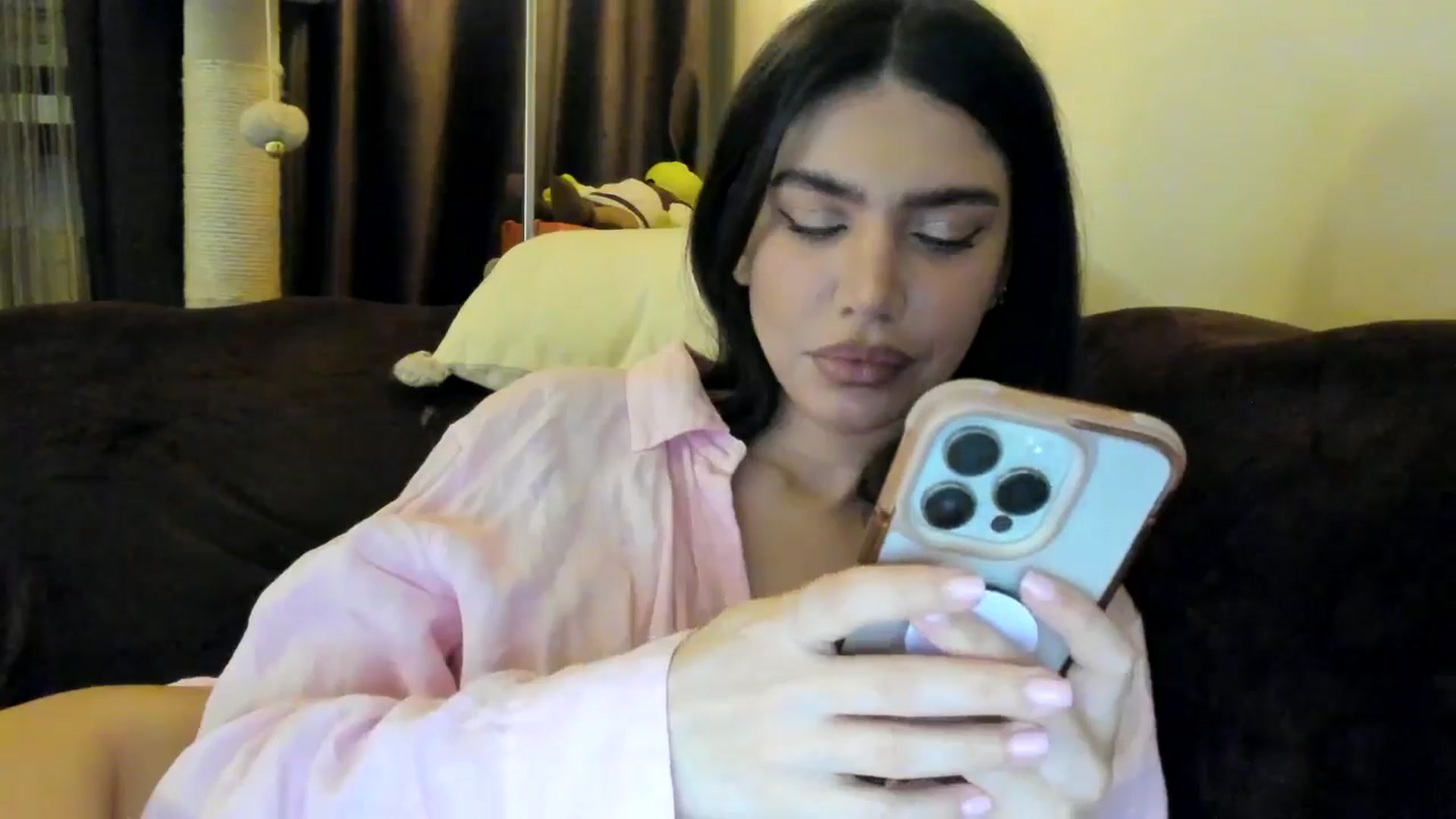 Gallery image thumbnail from SashaLopez's myfreecams stream on, 03/30/2025, 20:59 image 12 of 20