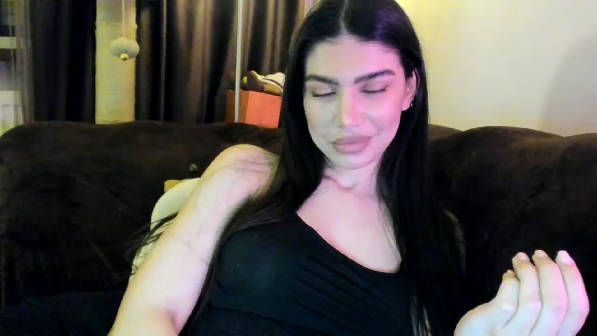 Gallery image thumbnail from SashaLopez's myfreecams stream on, 04/02/2025, 24:33 image 5 of 20