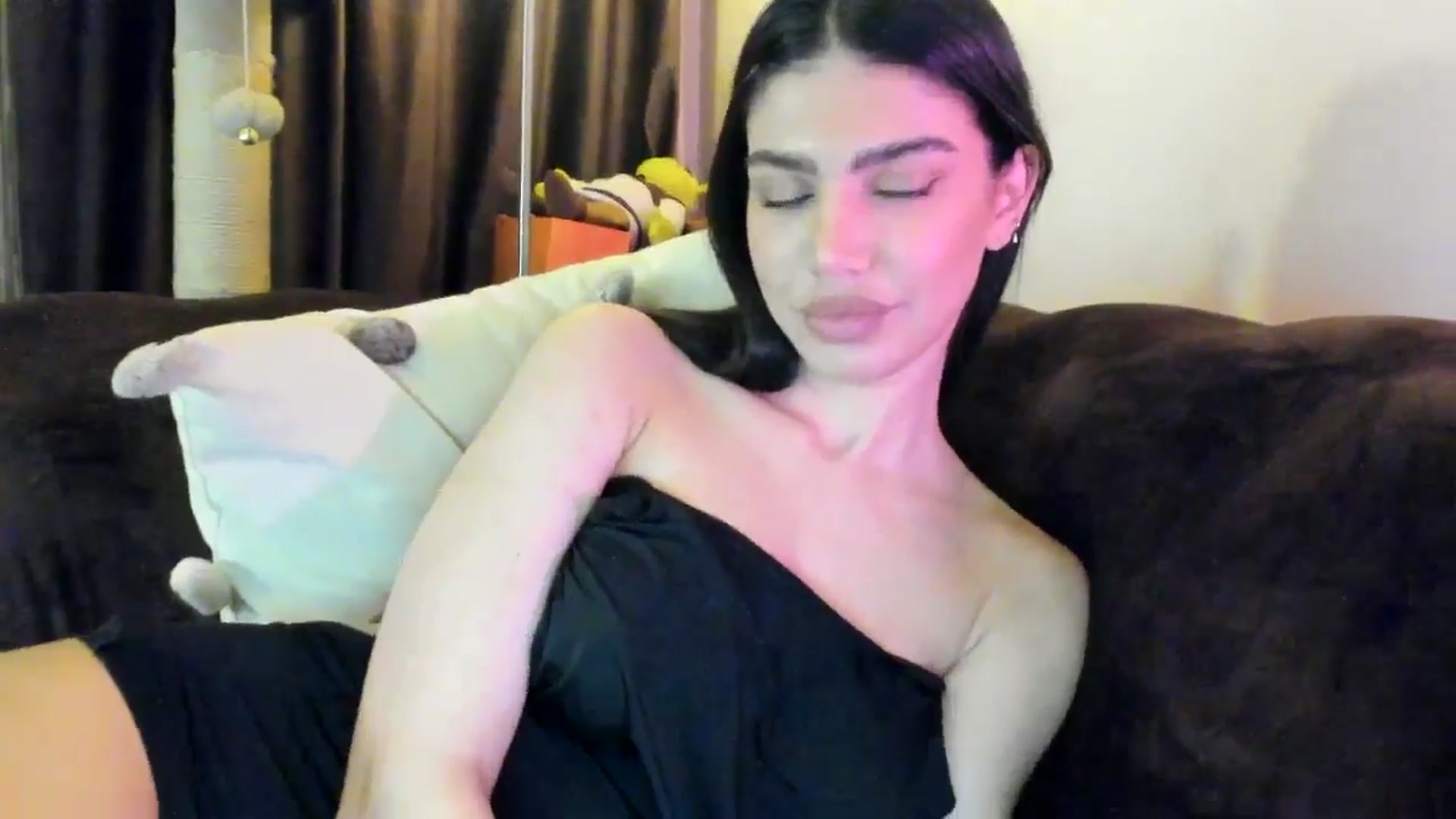 Gallery image thumbnail from SashaLopez's myfreecams stream on, 04/02/2025, 24:33 image 6 of 20