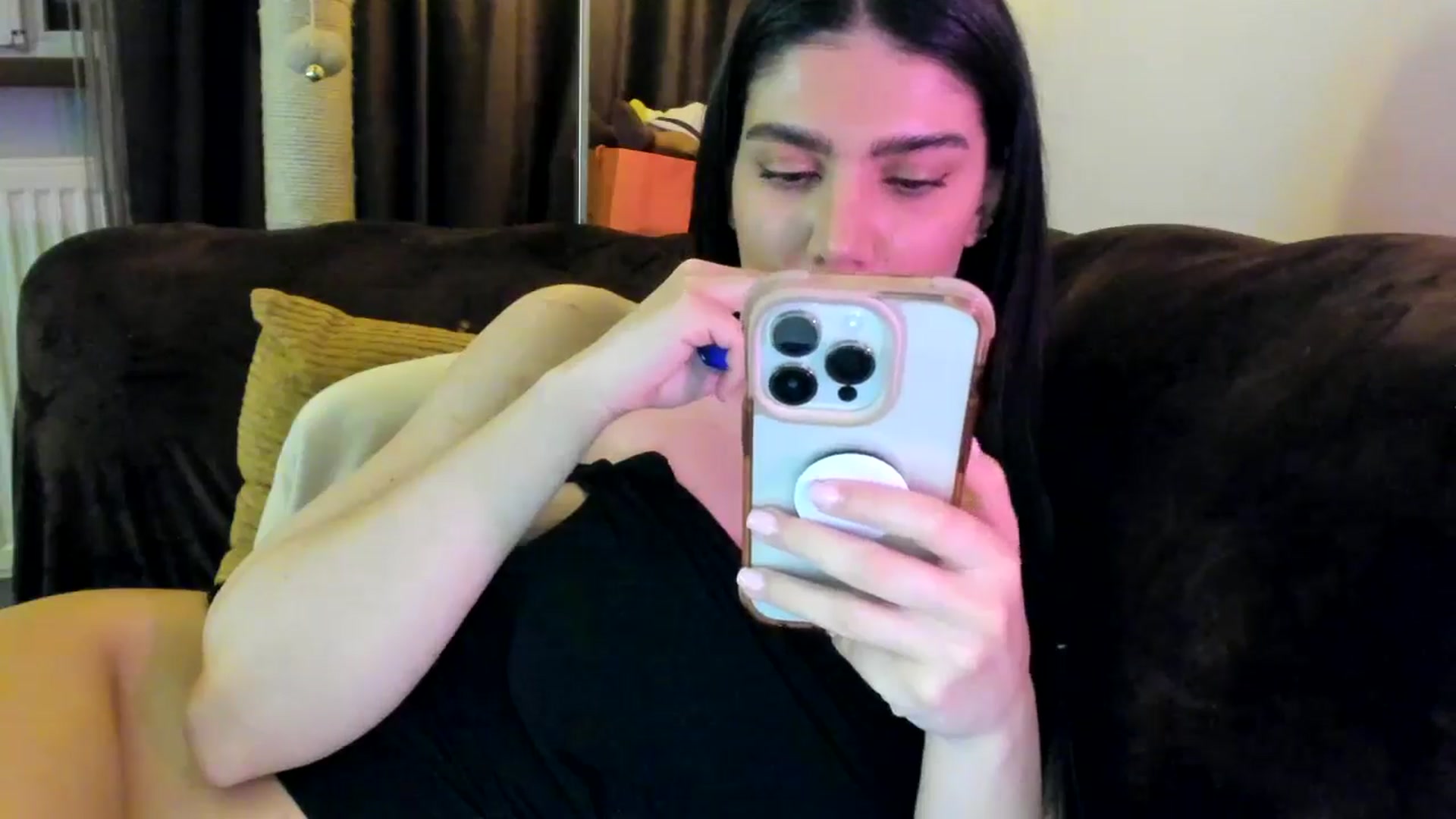 Gallery image thumbnail from SashaLopez's myfreecams stream on, 04/02/2025, 24:33 image 15 of 20