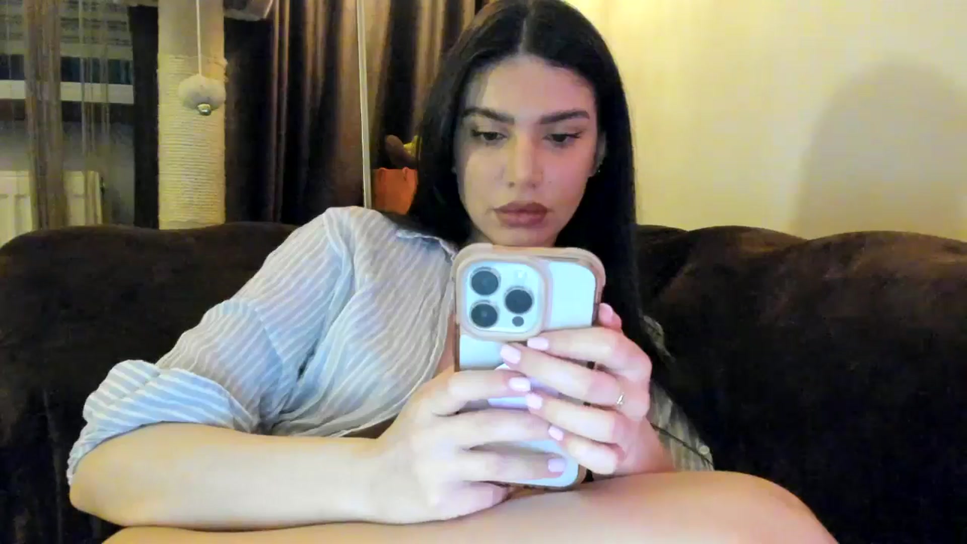 Gallery image thumbnail from SashaLopez's myfreecams stream on, 04/04/2025, 21:43 image 14 of 20