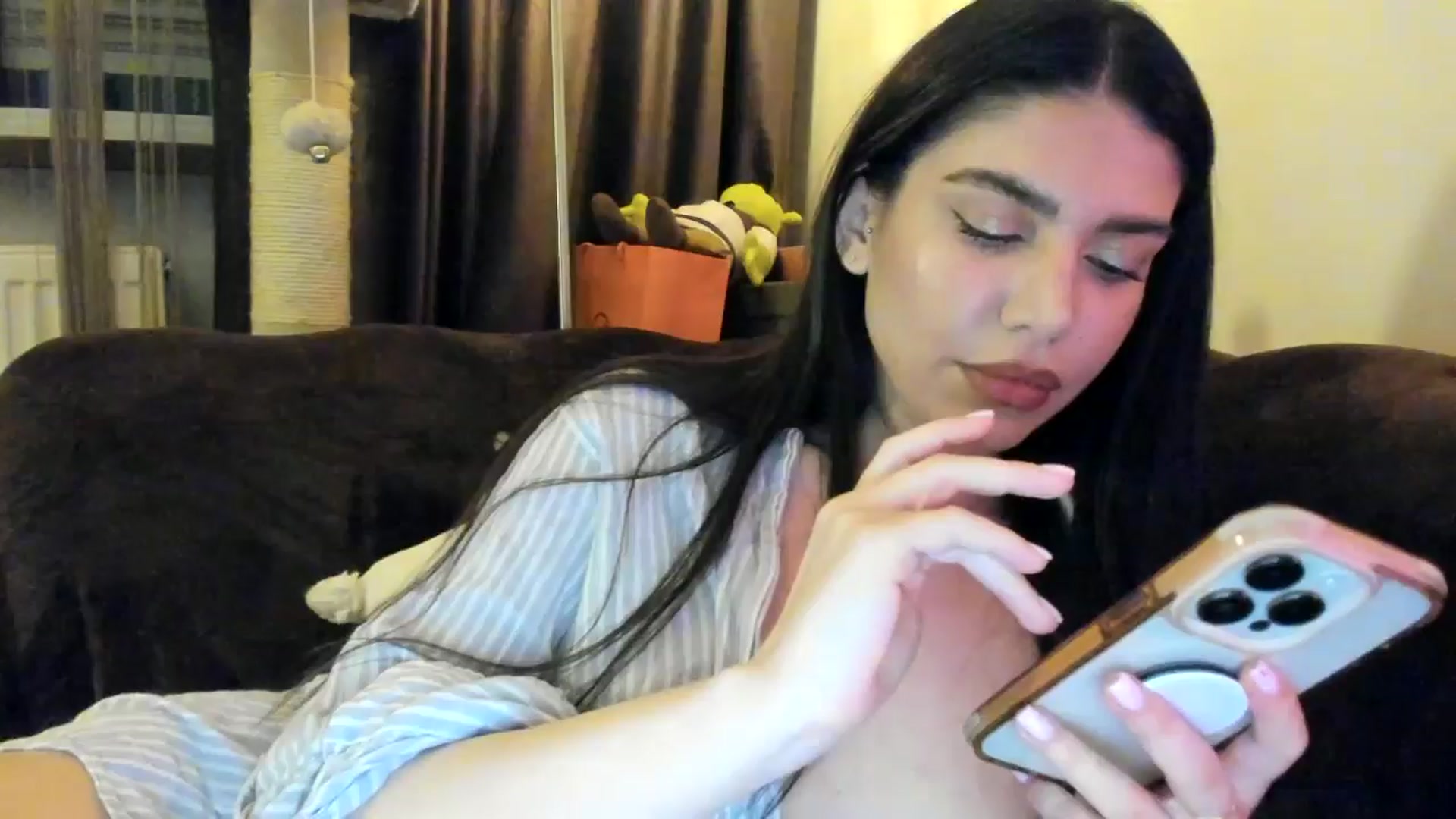 Gallery image thumbnail from SashaLopez's myfreecams stream on, 04/04/2025, 21:43 image 19 of 20